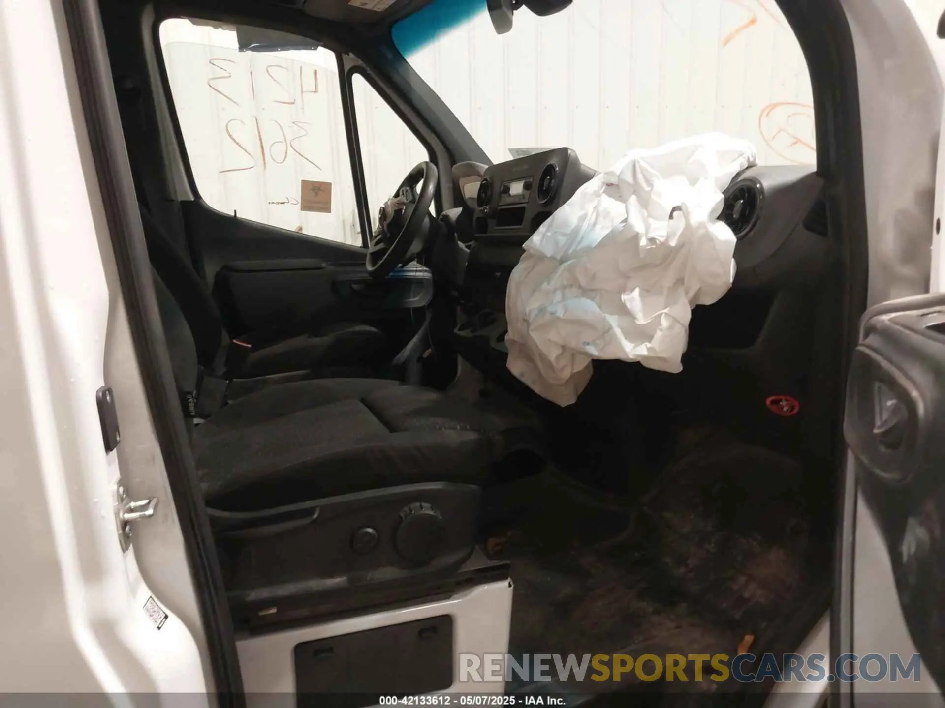 5 Photograph of a damaged car W1Y4EDHY3NT112667 MERCEDES-BENZ SPRINTER 2500 2022