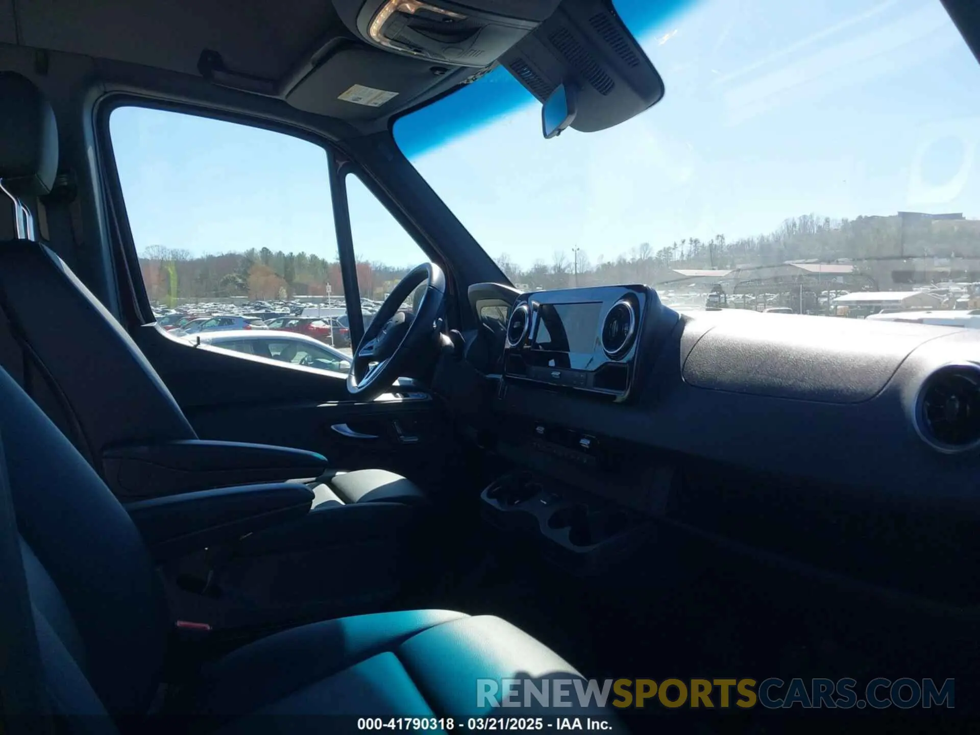 5 Фотография поврежденного автомобиля W1Z4NFVY9RP708618 MERCEDES-BENZ SPRINTER 2500 2024