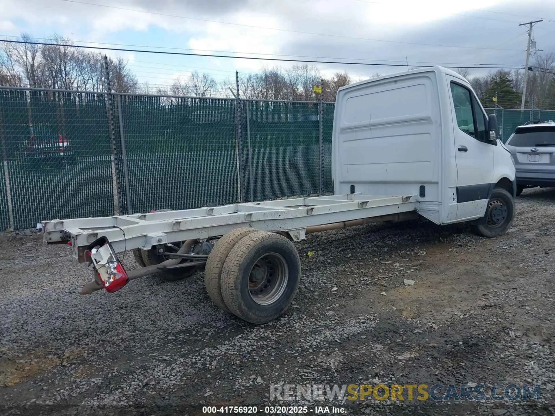4 Photograph of a damaged car WDAPF4CD2KN016714 MERCEDES-BENZ SPRINTER 4500 2019