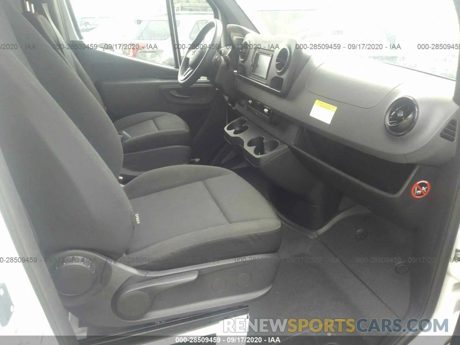 5 Photograph of a damaged car WD3PF0CD8KP036390 MERCEDES-BENZ SPRINTER CARGO VAN 2019