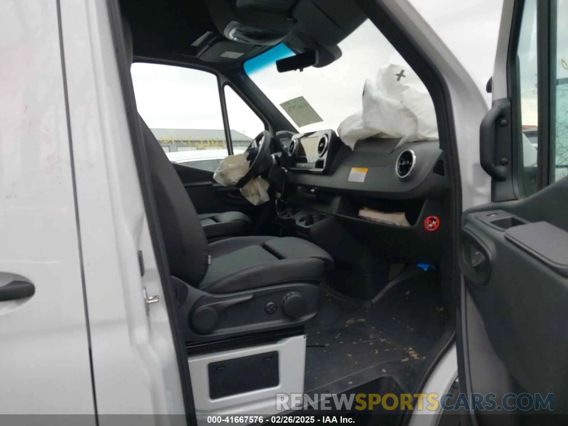 5 Photograph of a damaged car W1Y4NDHYXRP739025 MERCEDES-BENZ SPRINTER CARGO VAN 2024
