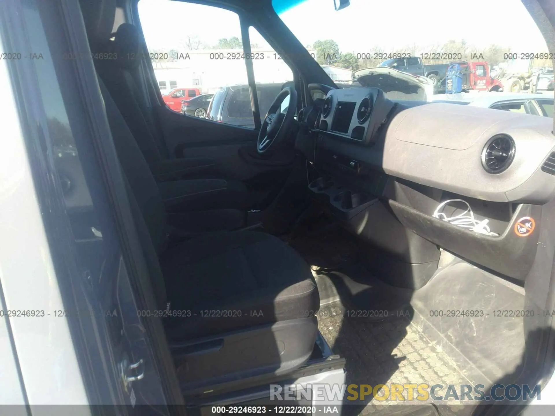 5 Photograph of a damaged car WD4PF0EDXKT014519 MERCEDES-BENZ SPRINTER VAN 2019