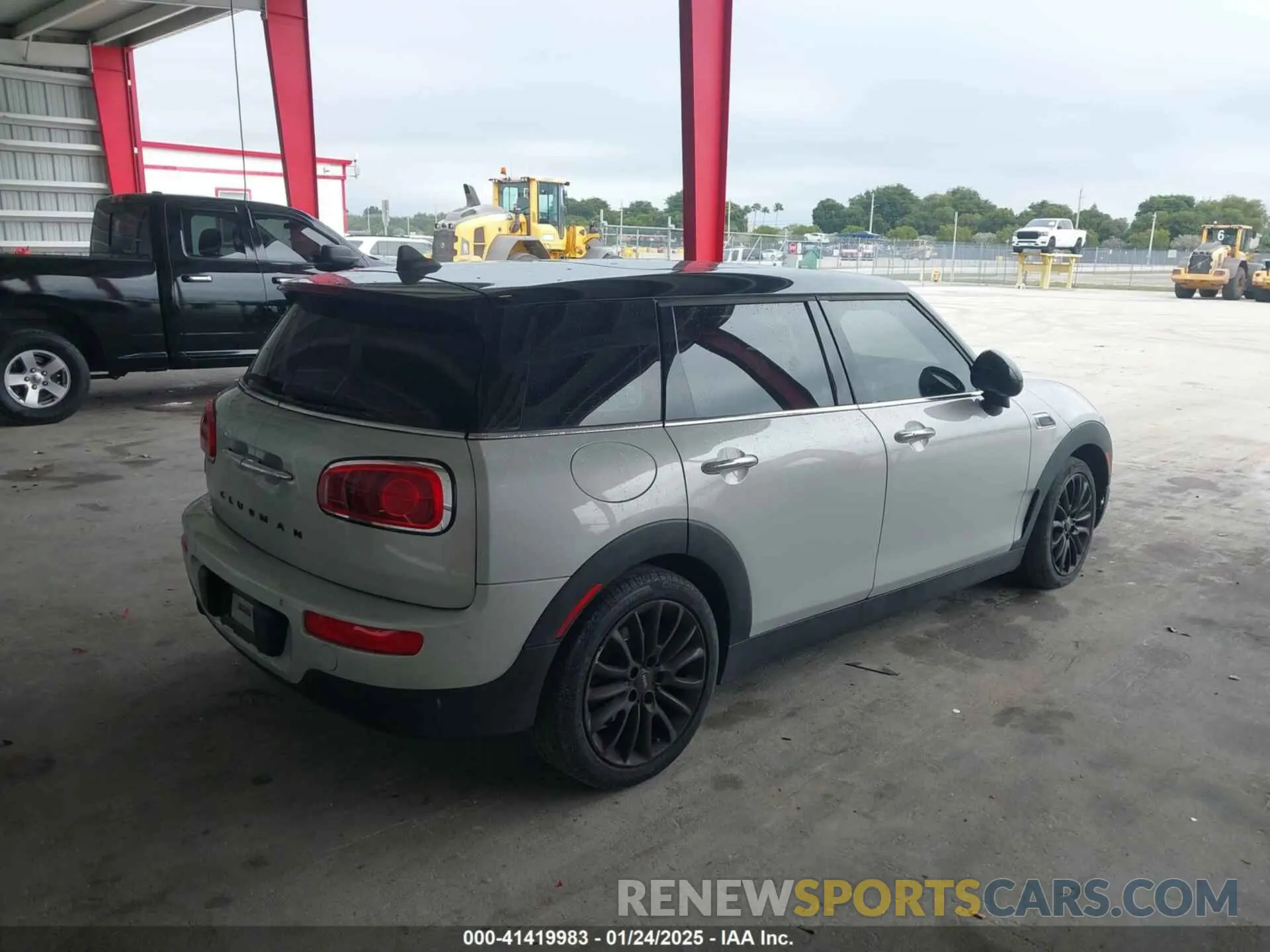 4 Фотография поврежденного автомобиля WMWLN5C53K2E34830 MINI CLUBMAN 2019