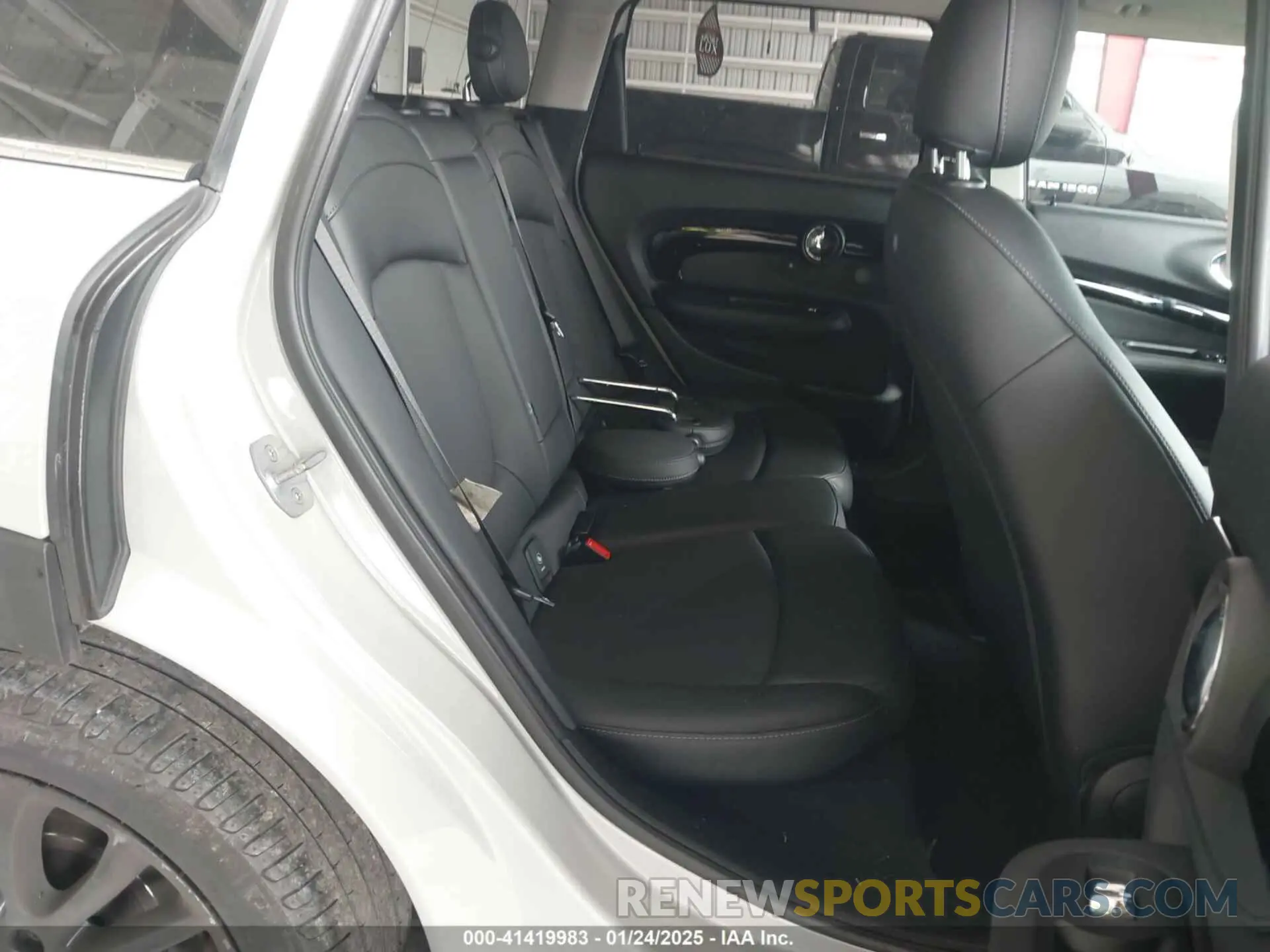 8 Фотография поврежденного автомобиля WMWLN5C53K2E34830 MINI CLUBMAN 2019
