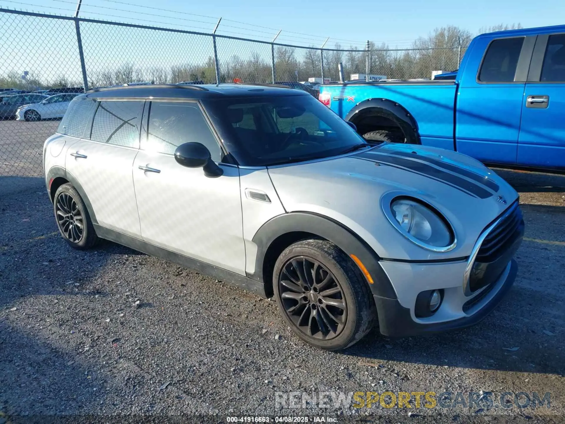 1 Photograph of a damaged car WMWLN5C56K2E34756 MINI CLUBMAN 2019