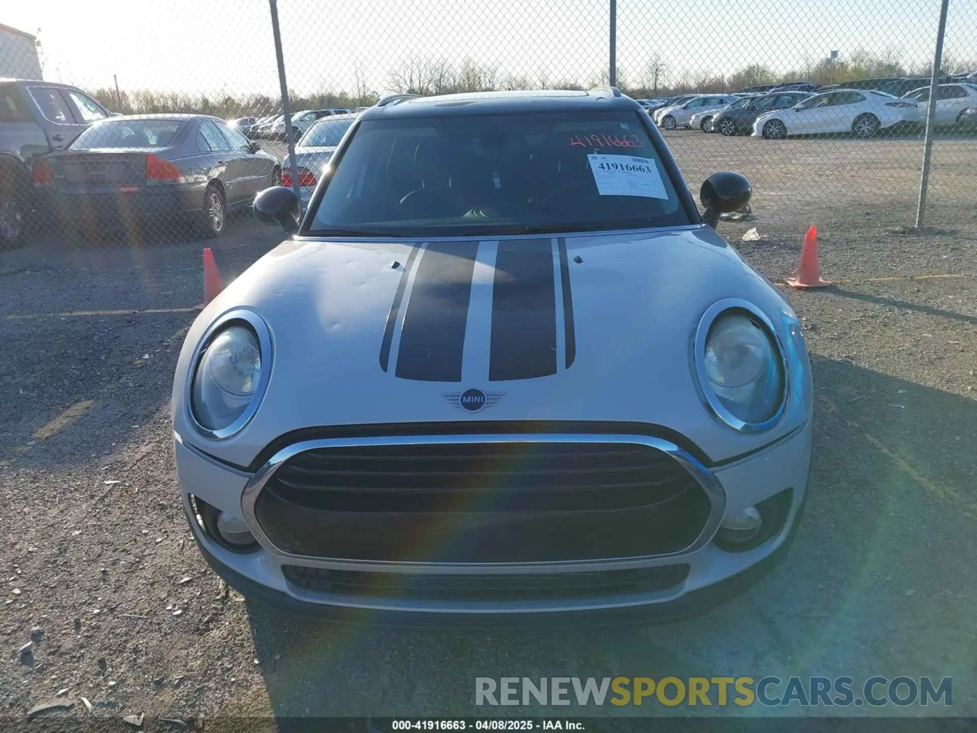 12 Photograph of a damaged car WMWLN5C56K2E34756 MINI CLUBMAN 2019