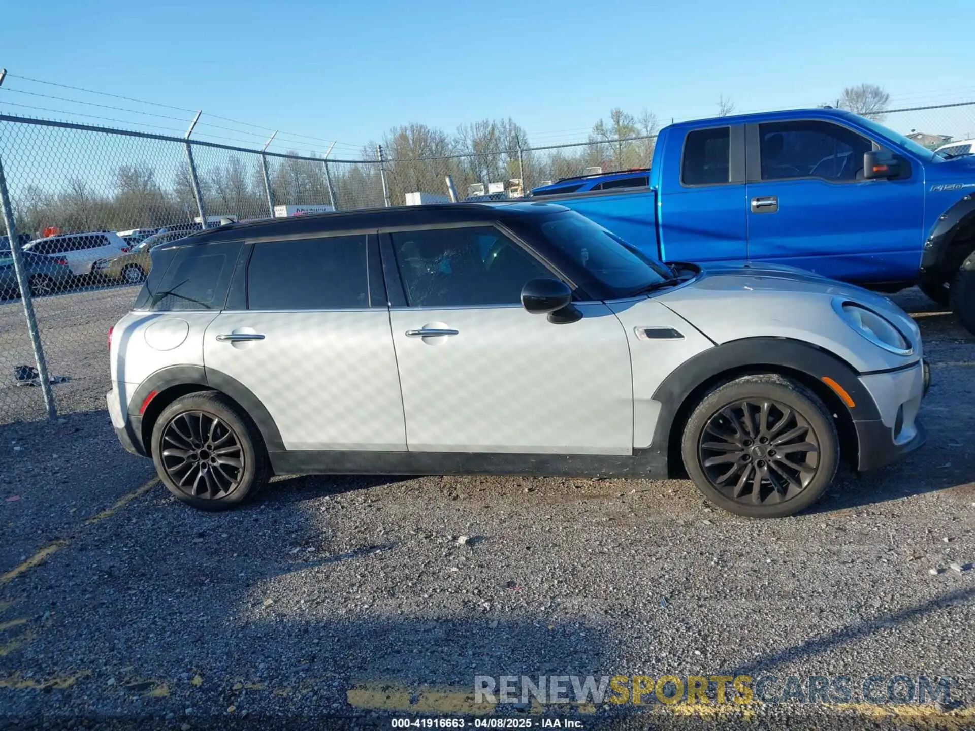 13 Photograph of a damaged car WMWLN5C56K2E34756 MINI CLUBMAN 2019