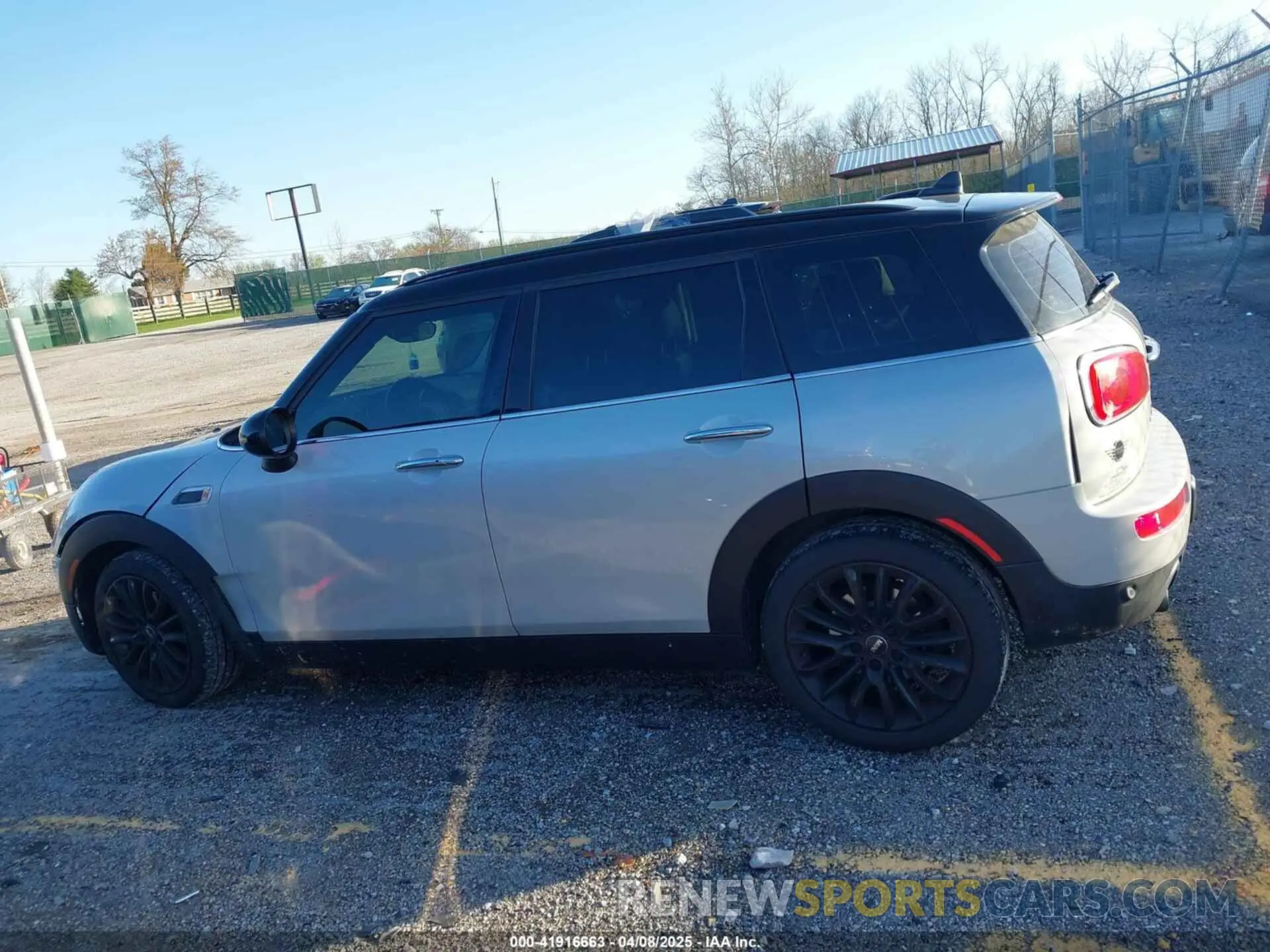14 Photograph of a damaged car WMWLN5C56K2E34756 MINI CLUBMAN 2019