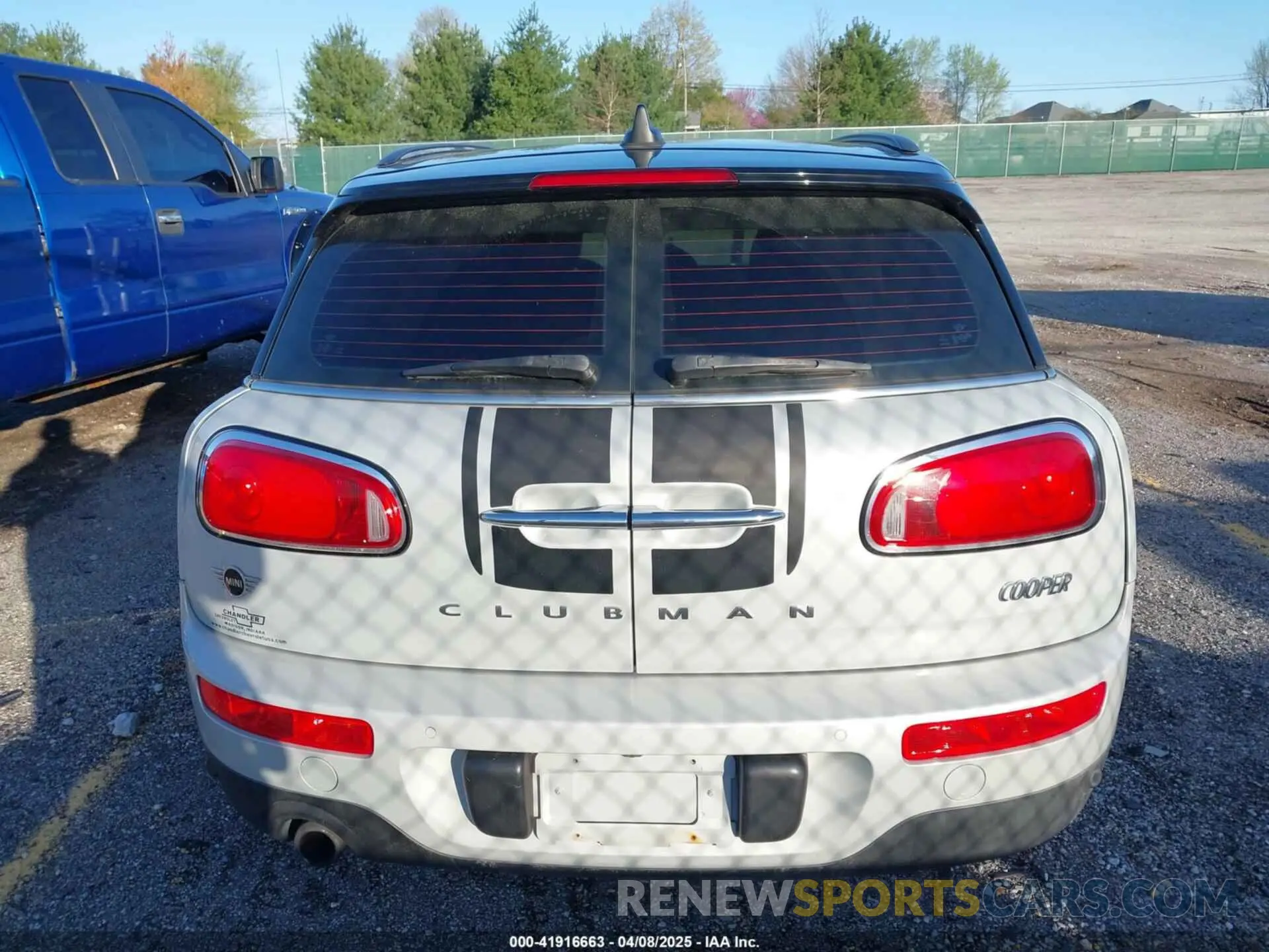 16 Photograph of a damaged car WMWLN5C56K2E34756 MINI CLUBMAN 2019