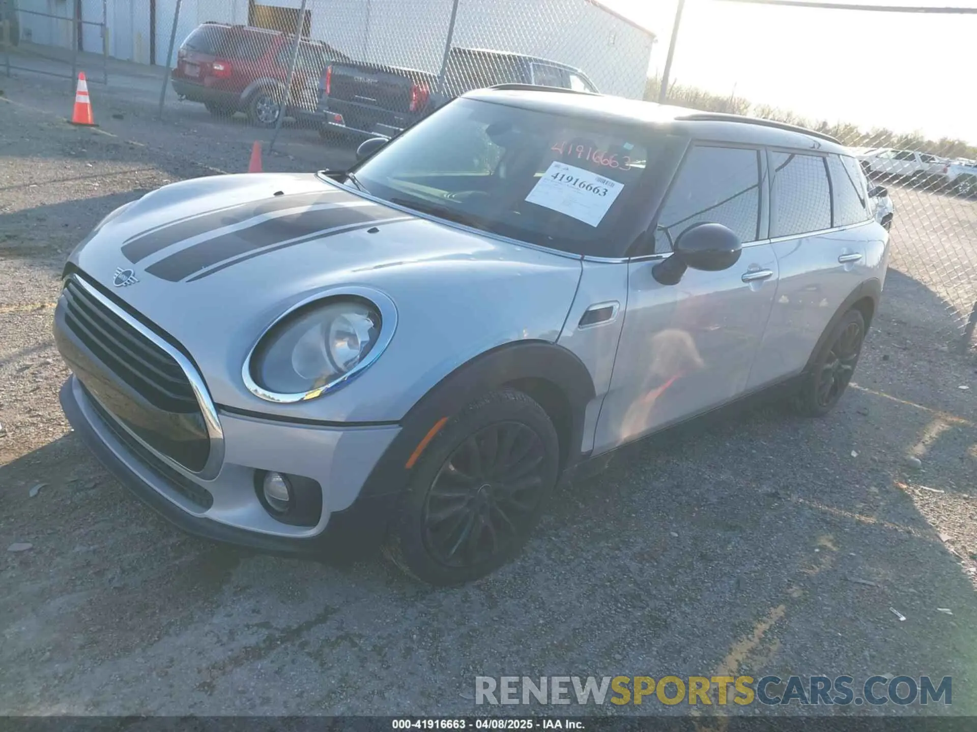 2 Photograph of a damaged car WMWLN5C56K2E34756 MINI CLUBMAN 2019