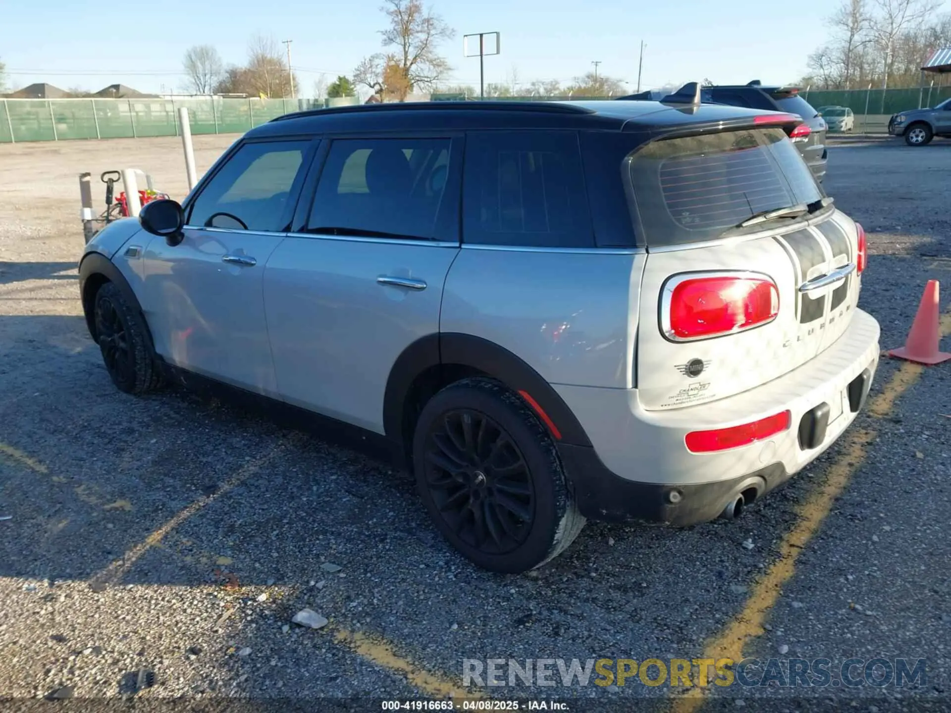 3 Photograph of a damaged car WMWLN5C56K2E34756 MINI CLUBMAN 2019