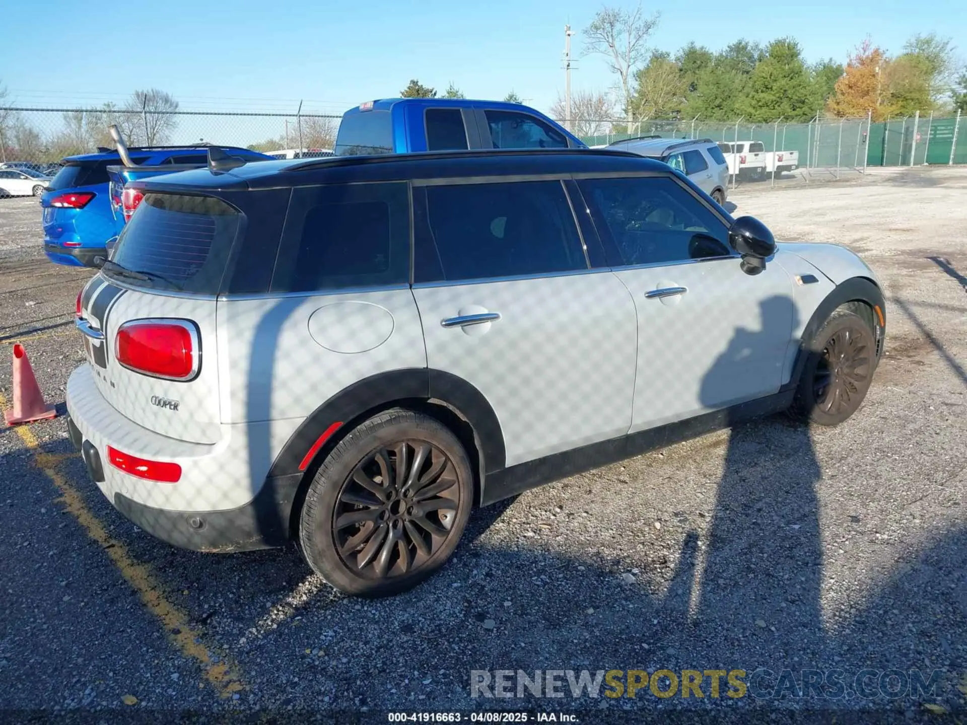 4 Photograph of a damaged car WMWLN5C56K2E34756 MINI CLUBMAN 2019