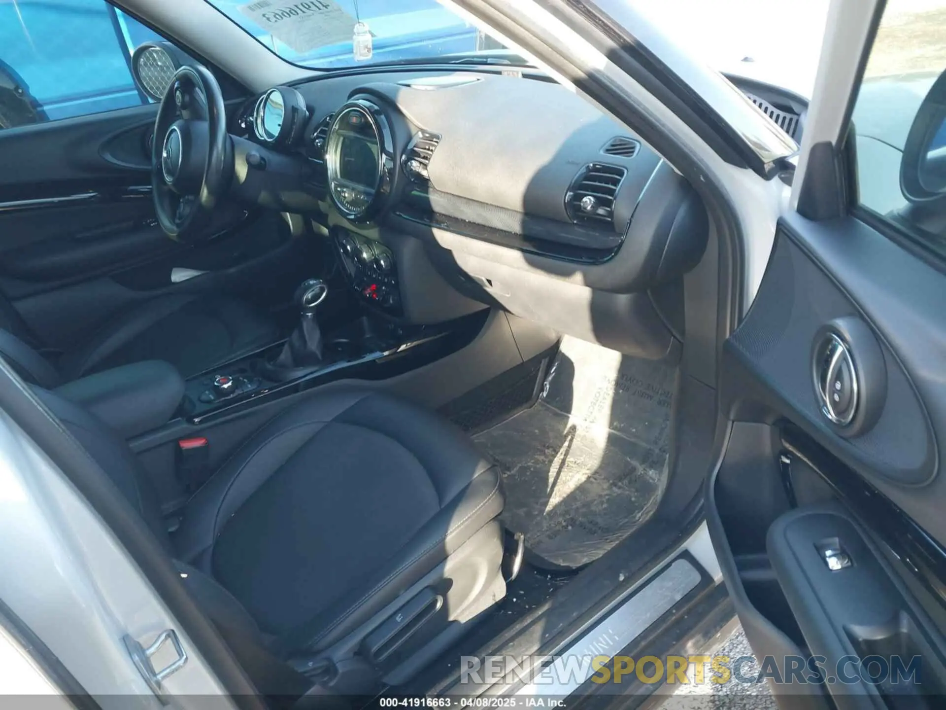 5 Photograph of a damaged car WMWLN5C56K2E34756 MINI CLUBMAN 2019