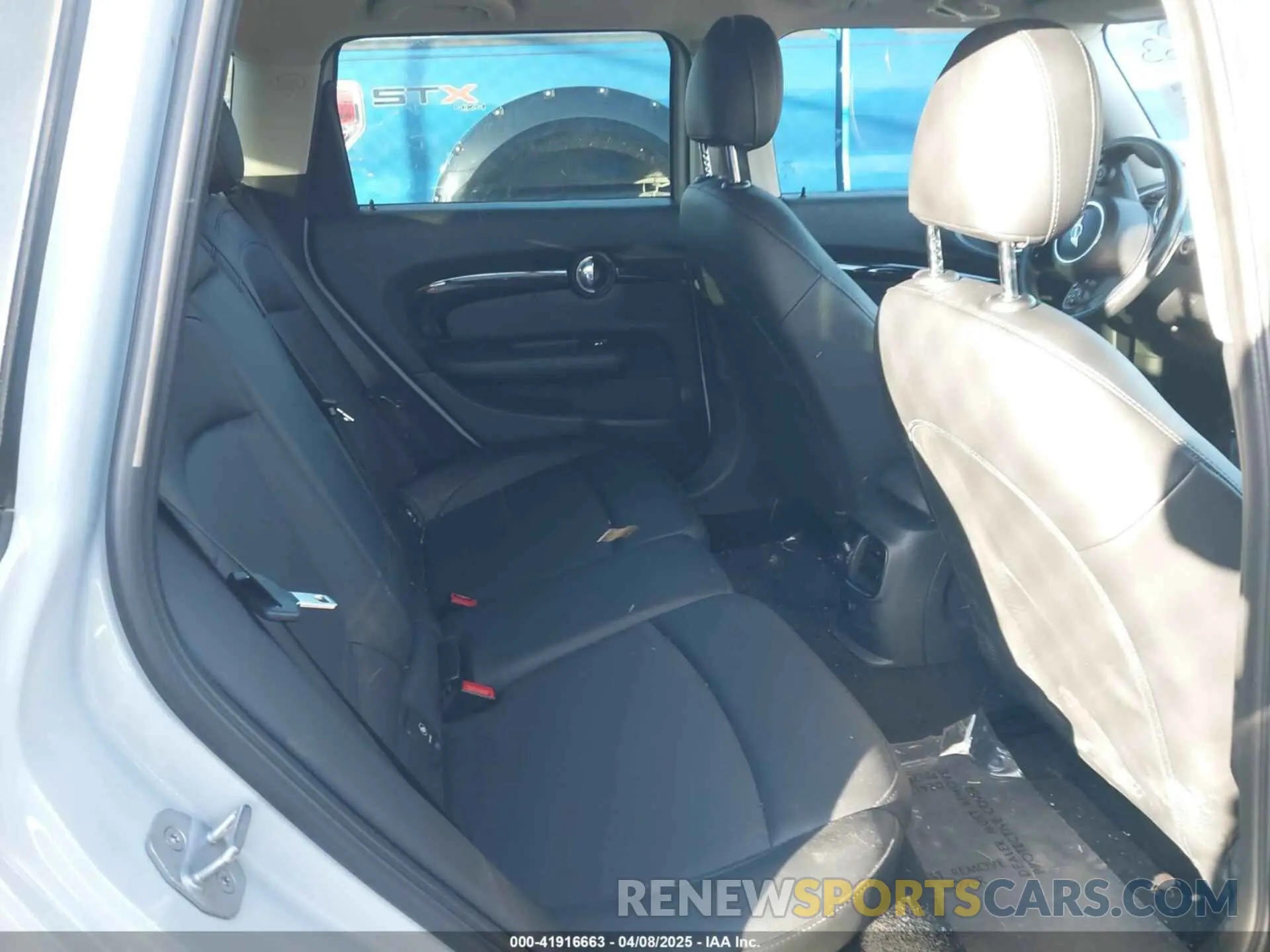 8 Photograph of a damaged car WMWLN5C56K2E34756 MINI CLUBMAN 2019