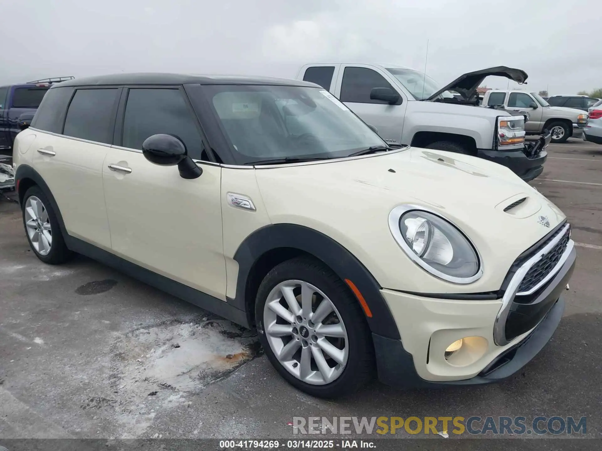 1 Фотография поврежденного автомобиля WMWLN9C55K2E51698 MINI CLUBMAN 2019