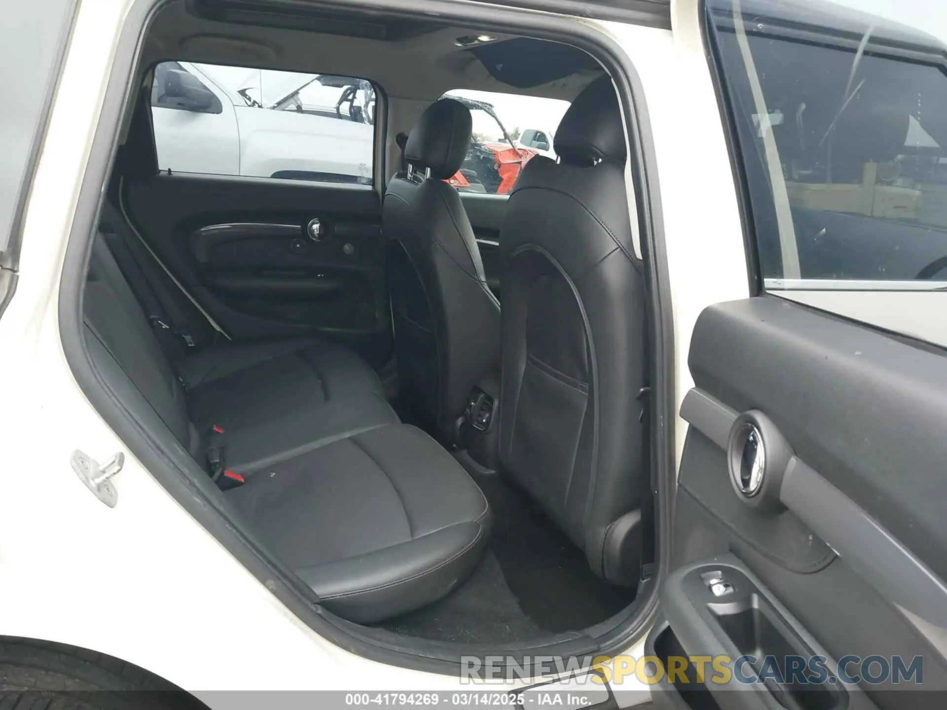 8 Фотография поврежденного автомобиля WMWLN9C55K2E51698 MINI CLUBMAN 2019