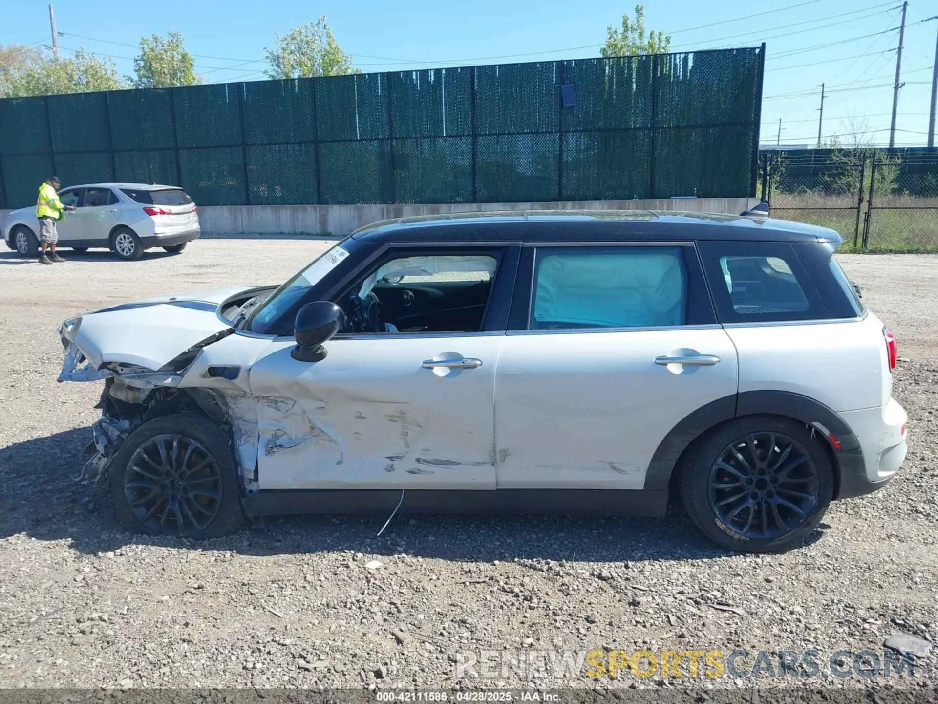 13 Photograph of a damaged car WMWLN9C57K2H60248 MINI CLUBMAN 2019