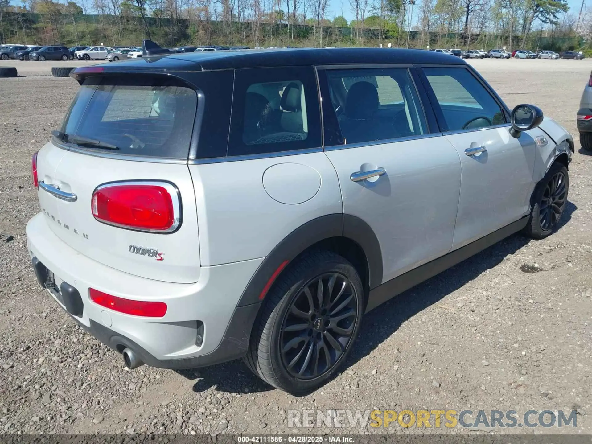 4 Photograph of a damaged car WMWLN9C57K2H60248 MINI CLUBMAN 2019