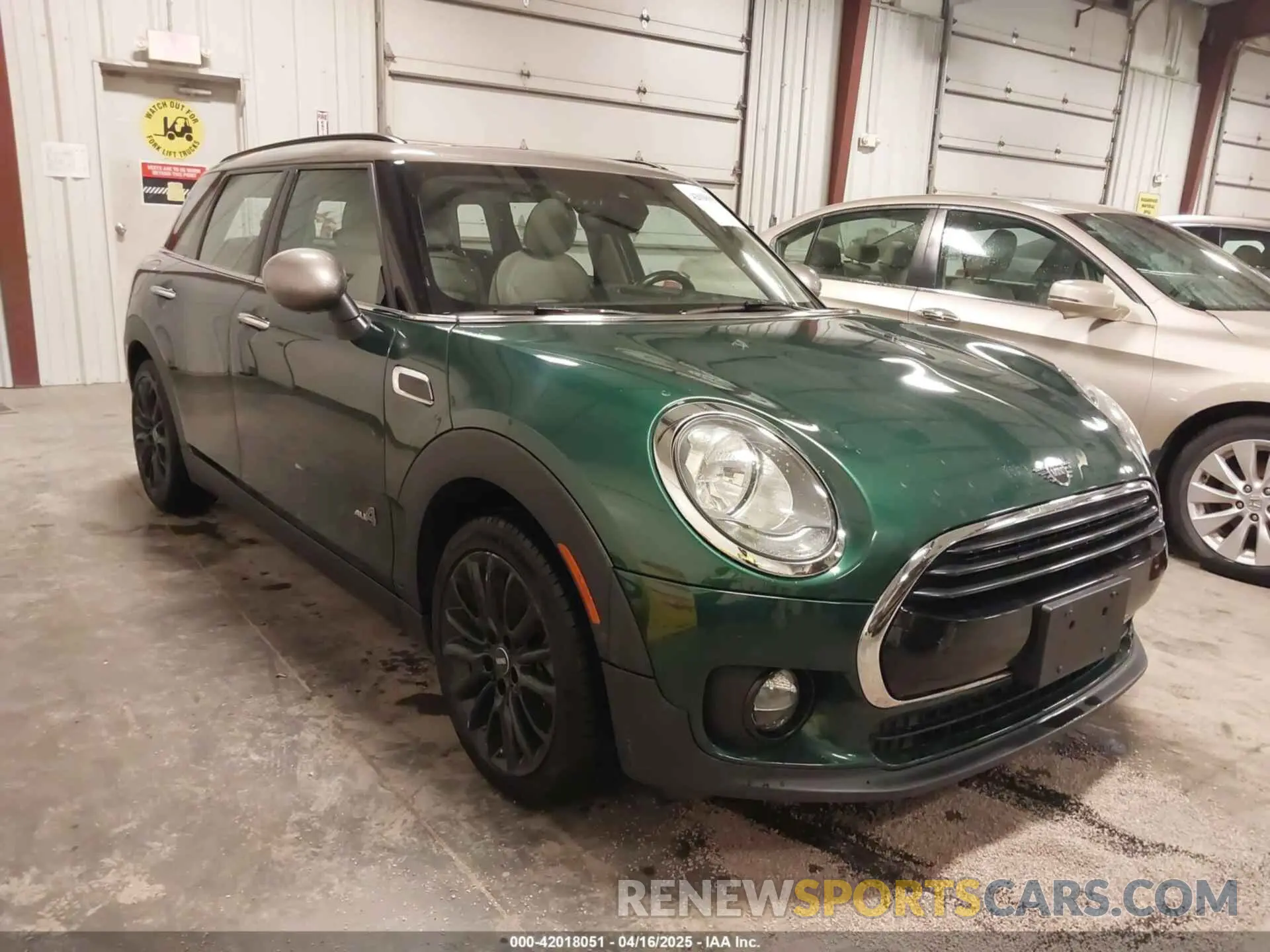 1 Photograph of a damaged car WMWLU1C5XK2F30207 MINI CLUBMAN 2019