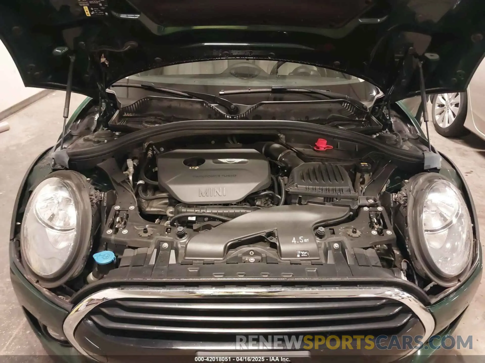 10 Photograph of a damaged car WMWLU1C5XK2F30207 MINI CLUBMAN 2019