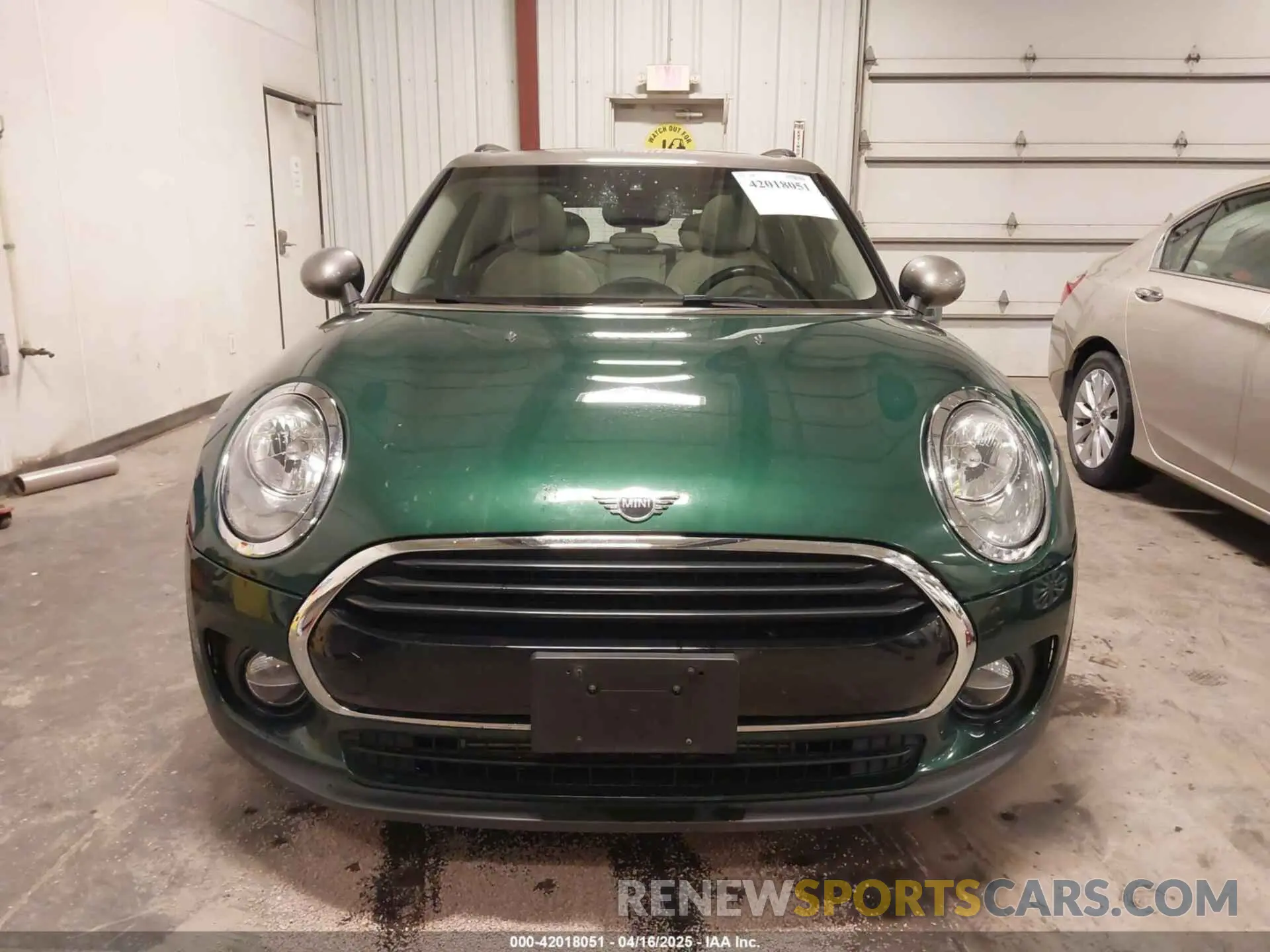 13 Photograph of a damaged car WMWLU1C5XK2F30207 MINI CLUBMAN 2019
