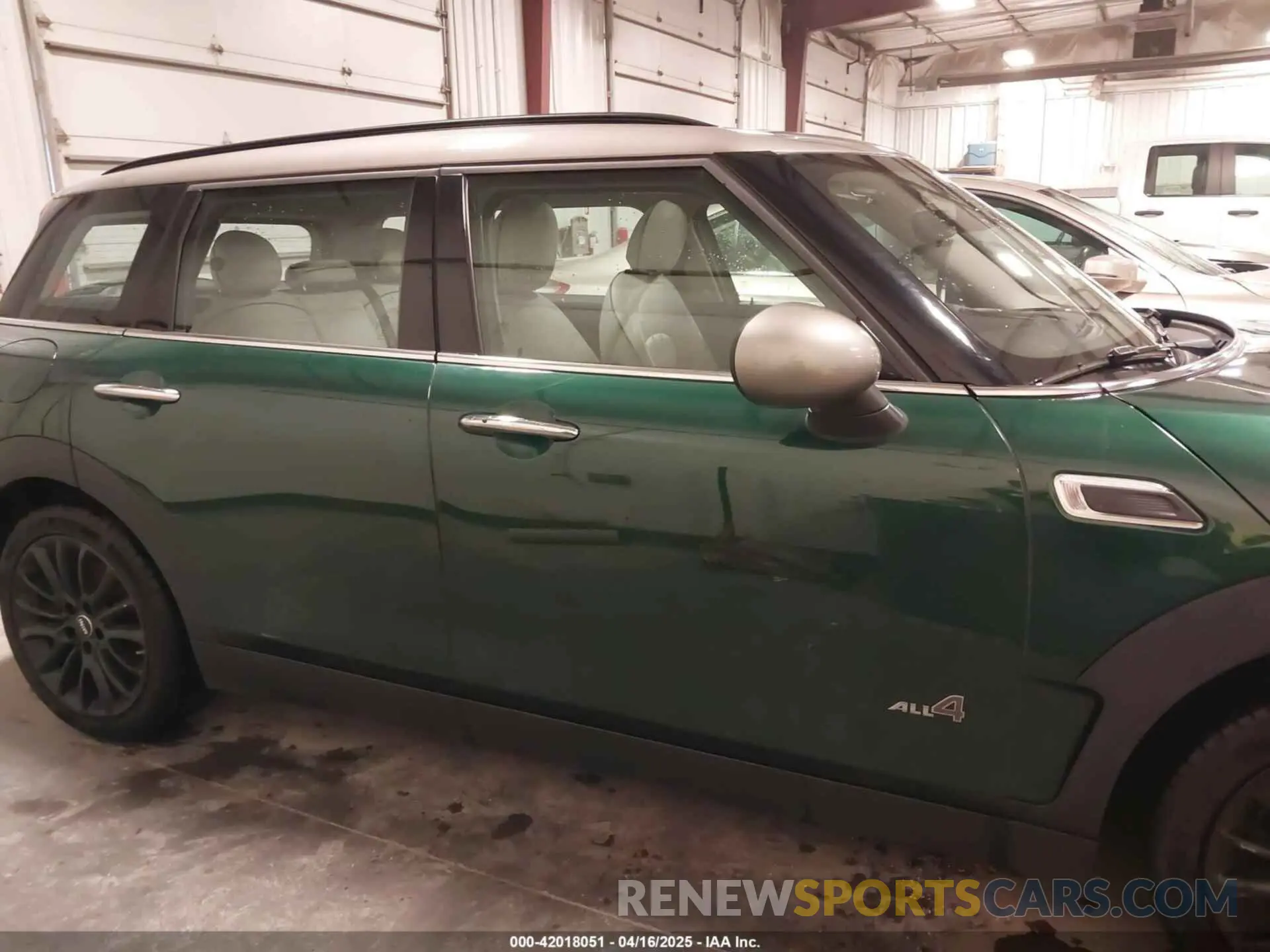 14 Photograph of a damaged car WMWLU1C5XK2F30207 MINI CLUBMAN 2019