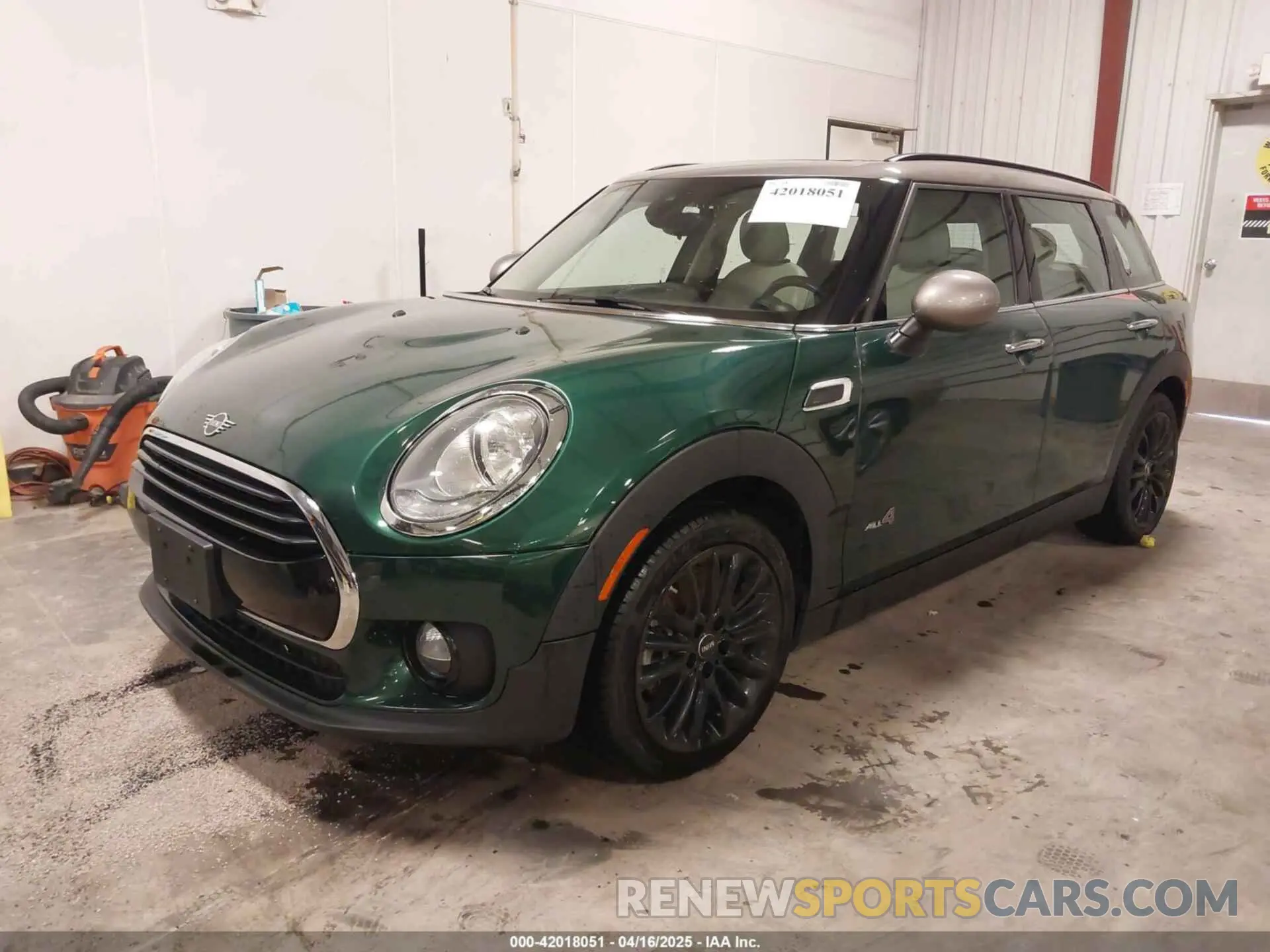 2 Photograph of a damaged car WMWLU1C5XK2F30207 MINI CLUBMAN 2019