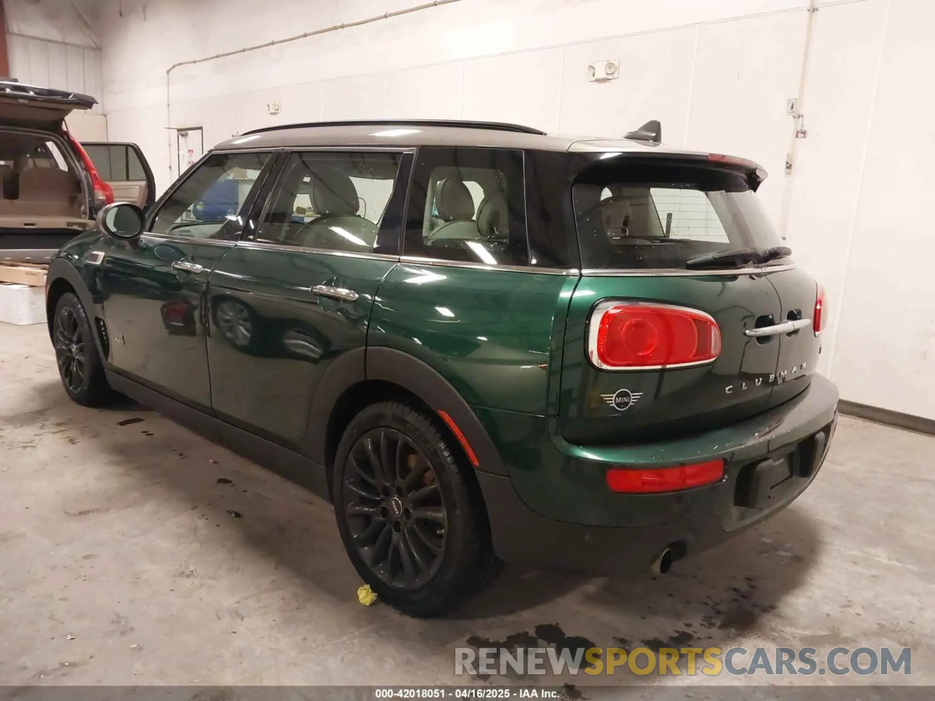 3 Photograph of a damaged car WMWLU1C5XK2F30207 MINI CLUBMAN 2019
