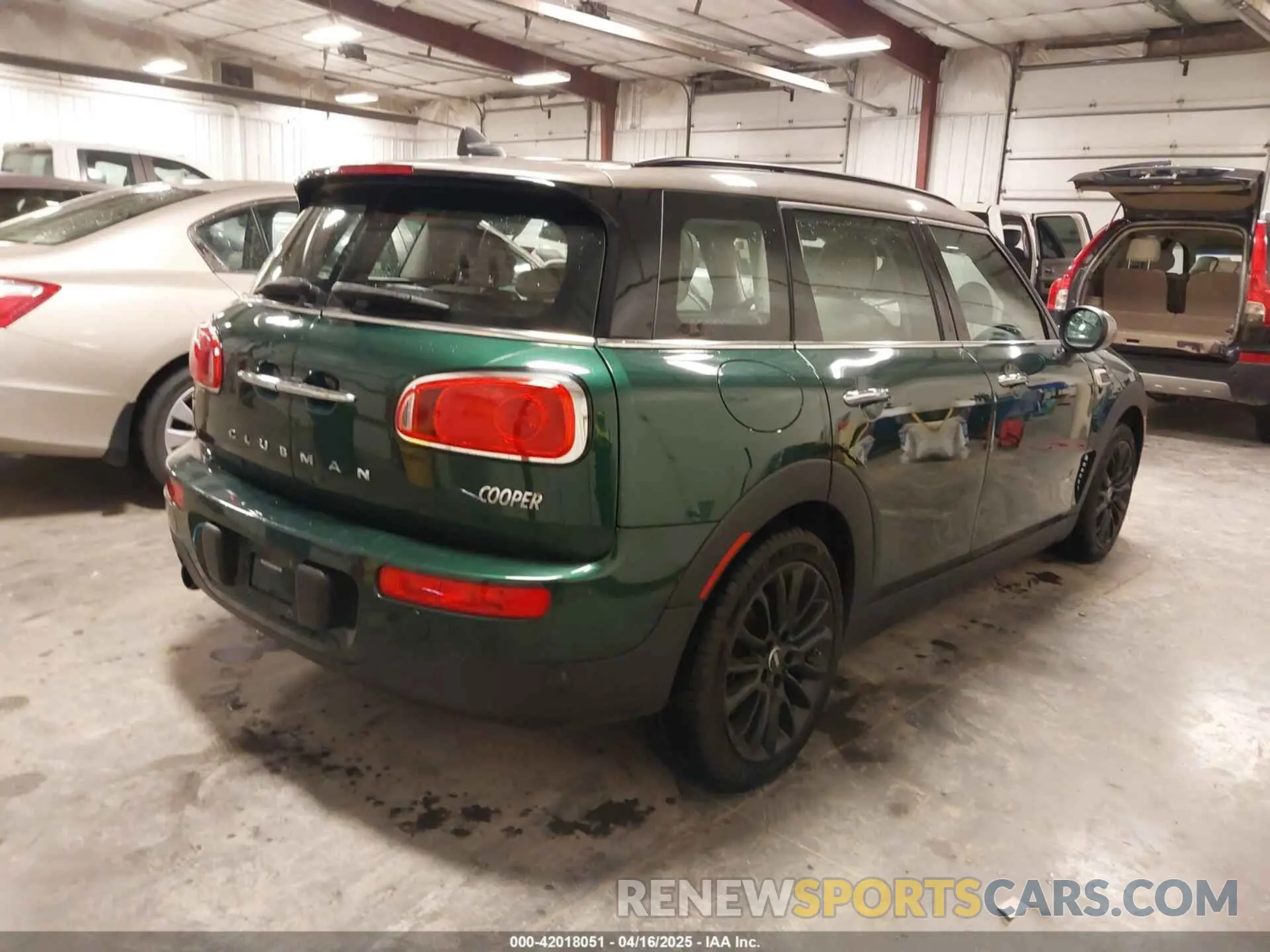 4 Photograph of a damaged car WMWLU1C5XK2F30207 MINI CLUBMAN 2019