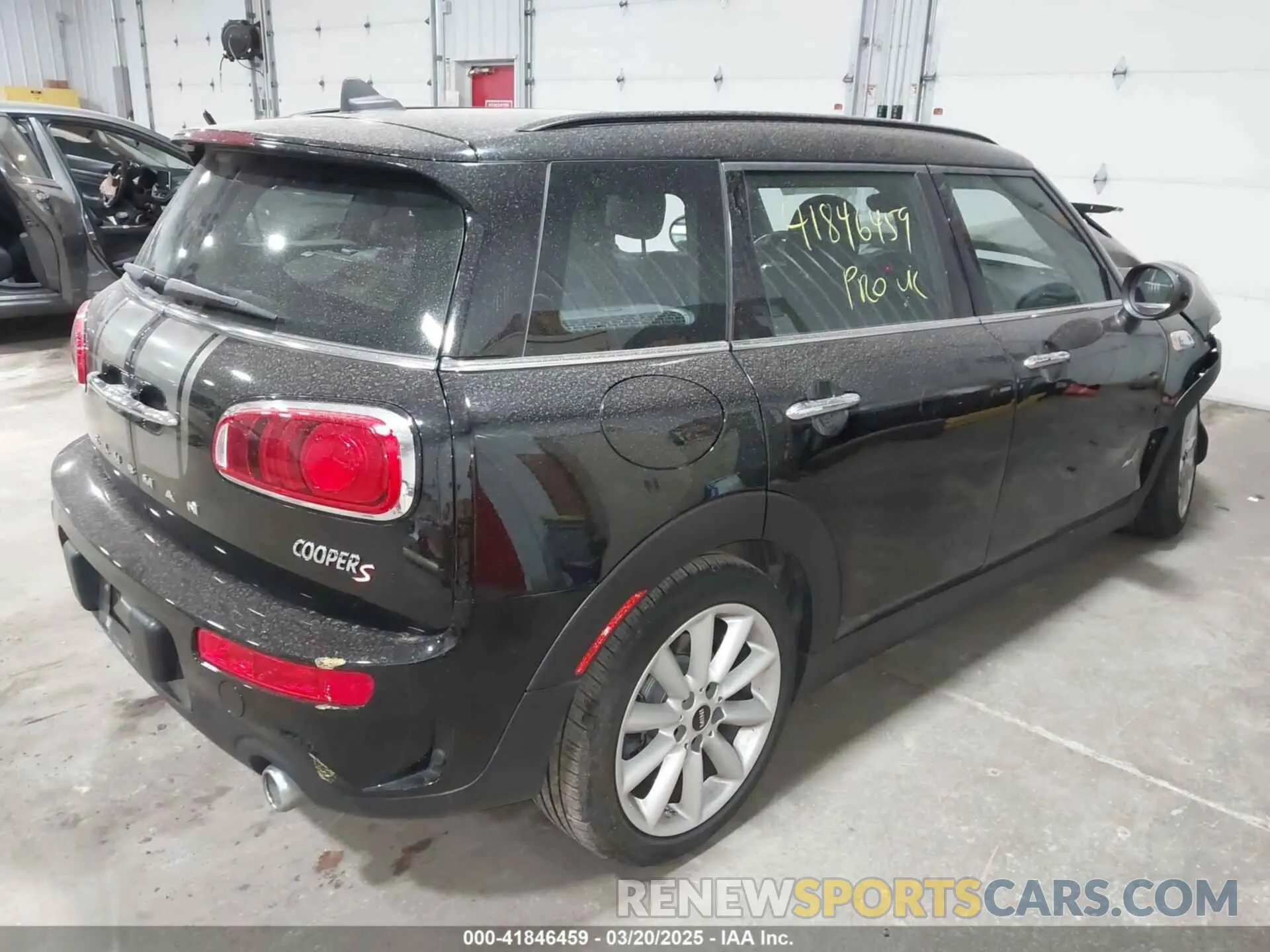 4 Photograph of a damaged car WMWLU5C56K2G04360 MINI CLUBMAN 2019