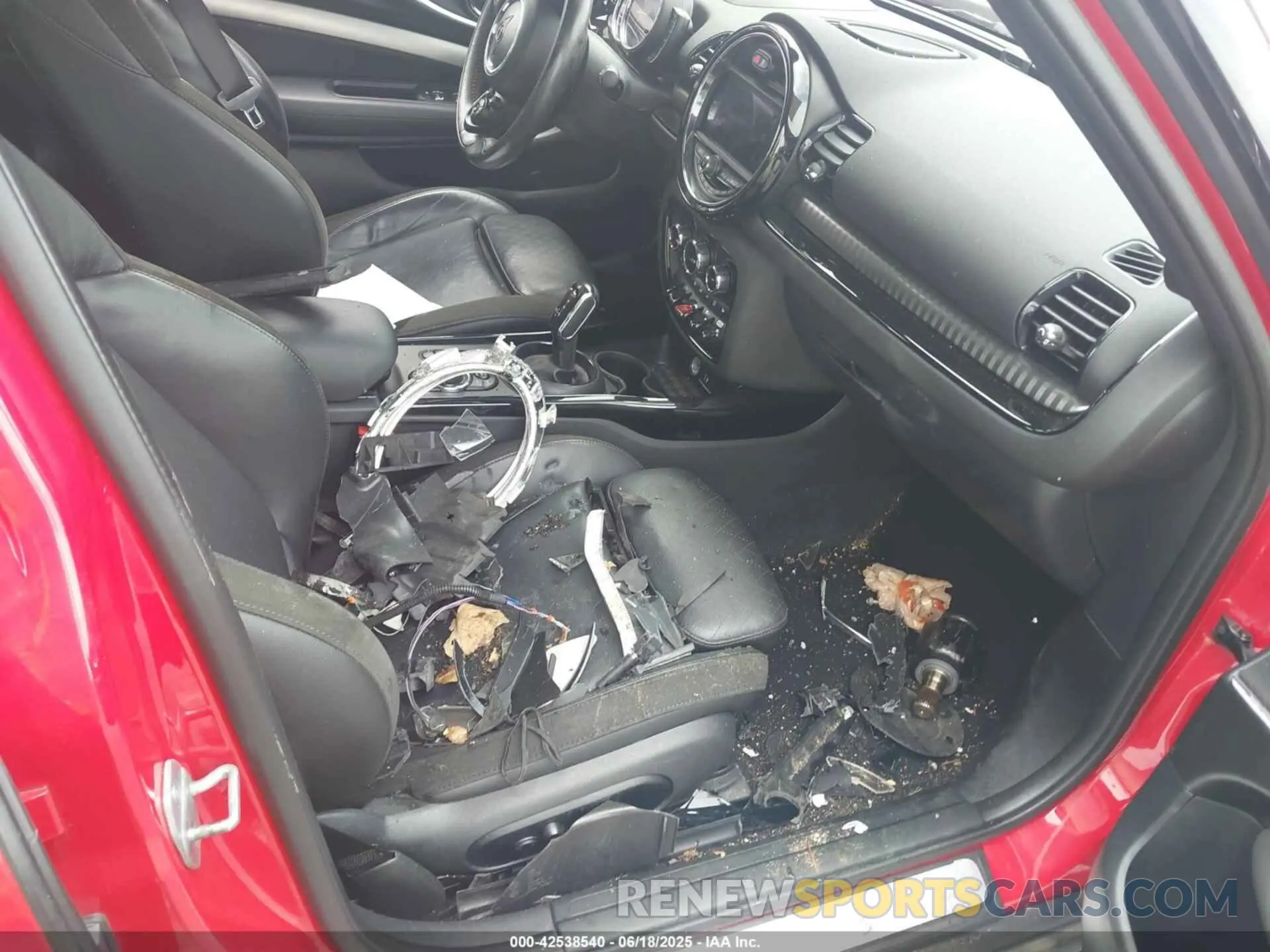 5 Photograph of a damaged car WMWXJ1C03L2M11072 MINI CLUBMAN 2020