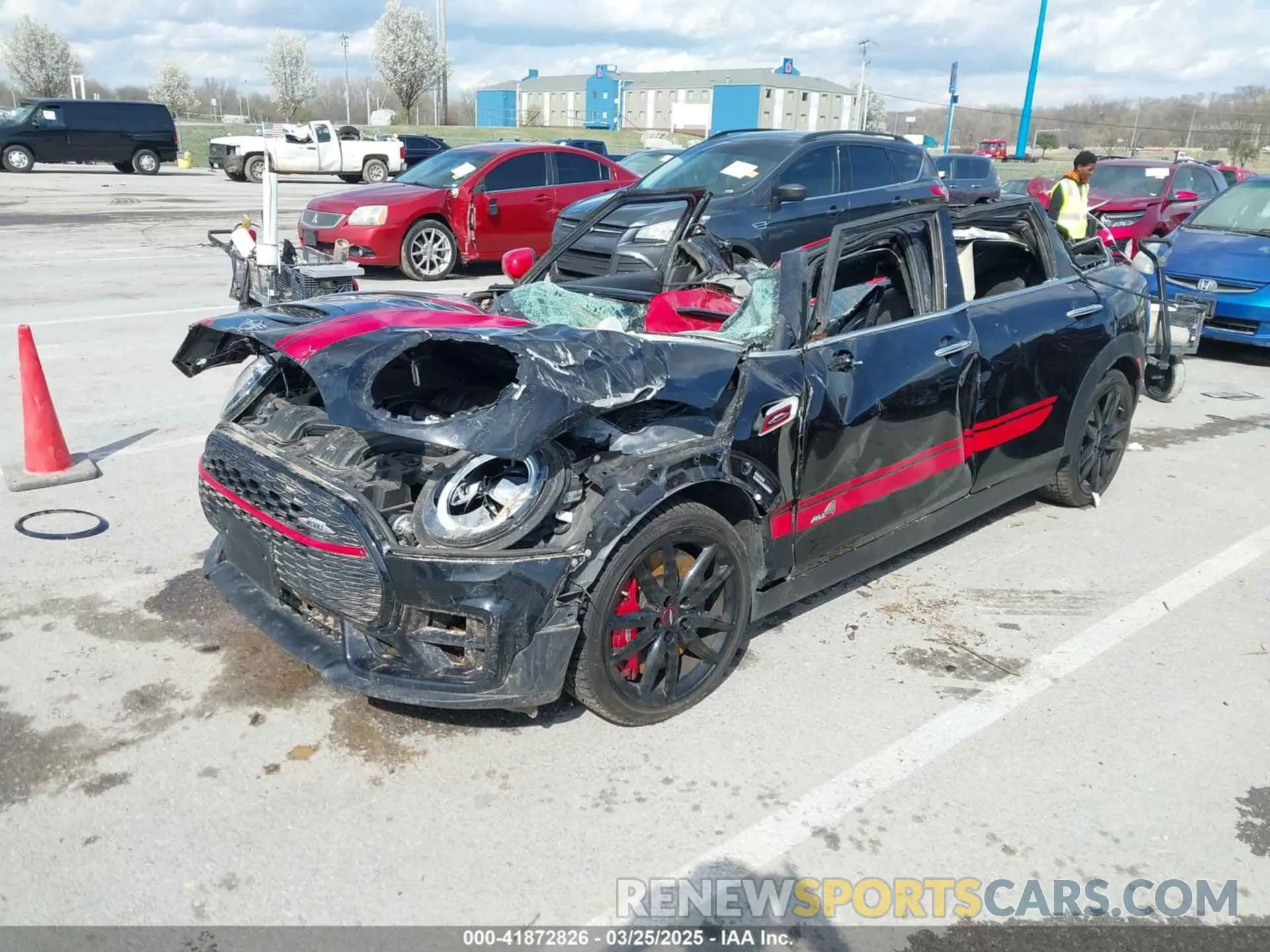 2 Фотография поврежденного автомобиля WMWJZ9C08M2N75173 MINI CLUBMAN 2021