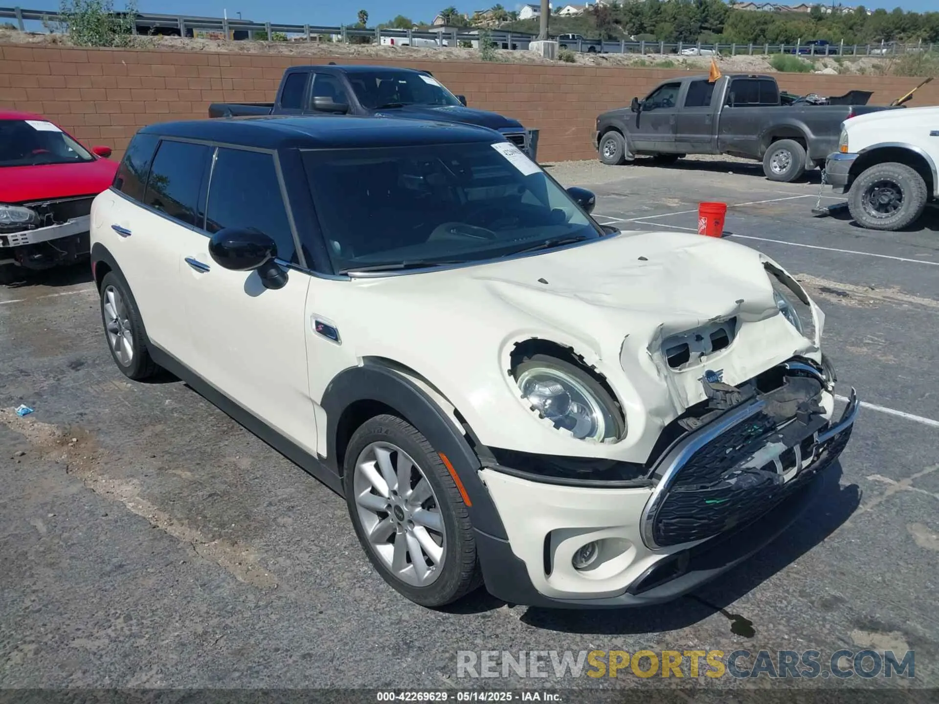 1 Фотография поврежденного автомобиля WMWLV7C00M2N48722 MINI CLUBMAN 2021