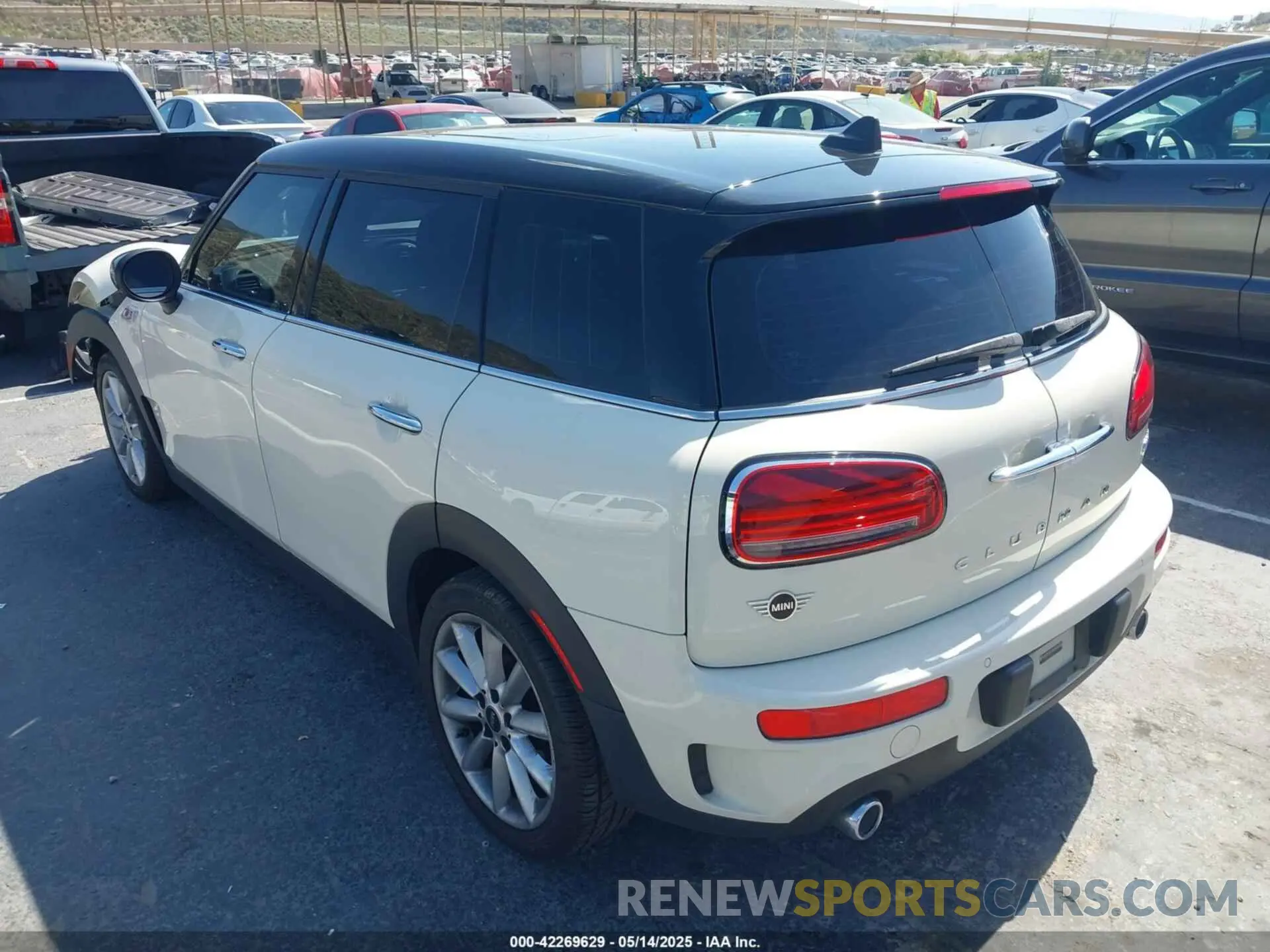 3 Фотография поврежденного автомобиля WMWLV7C00M2N48722 MINI CLUBMAN 2021