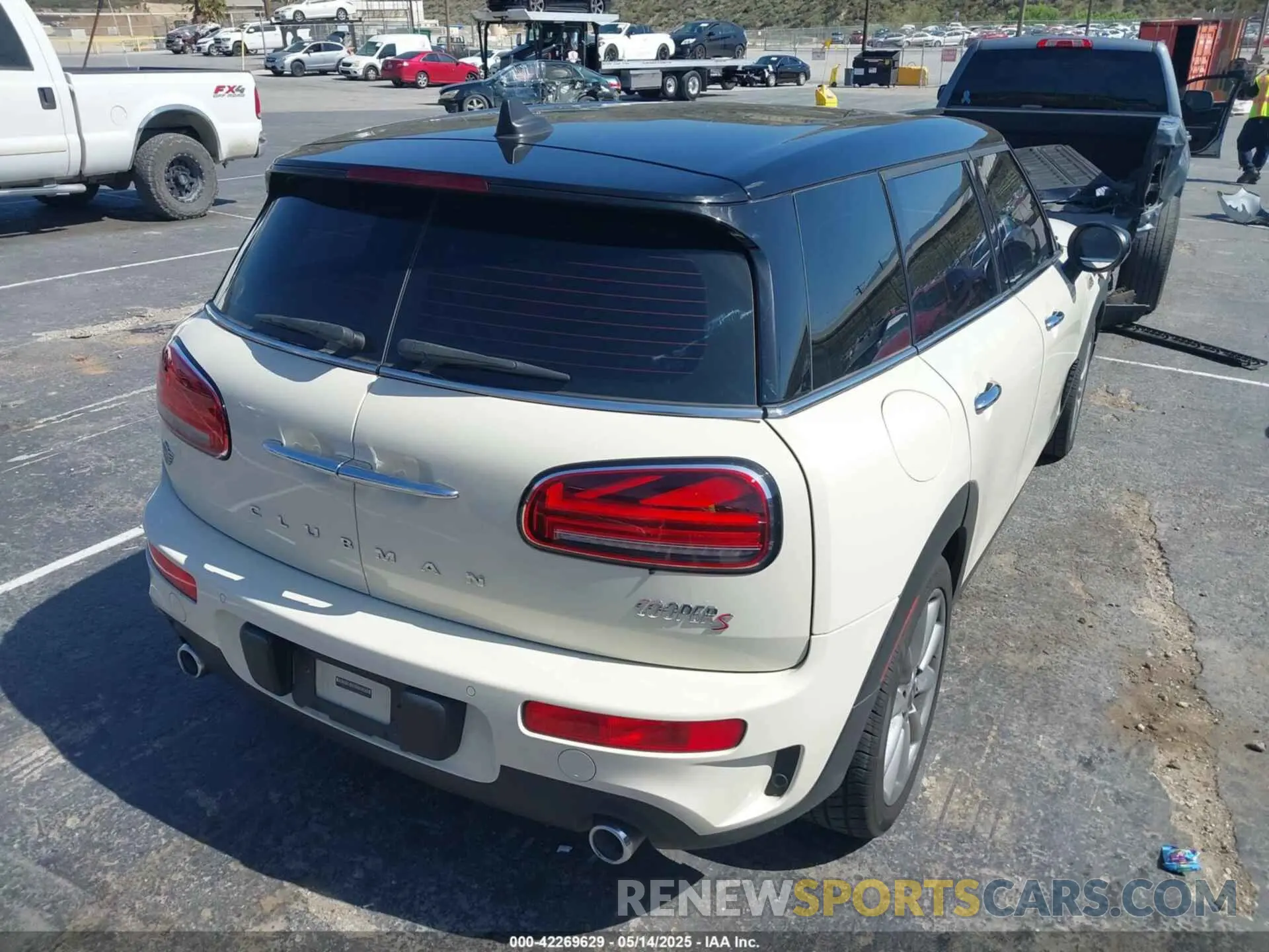 4 Фотография поврежденного автомобиля WMWLV7C00M2N48722 MINI CLUBMAN 2021