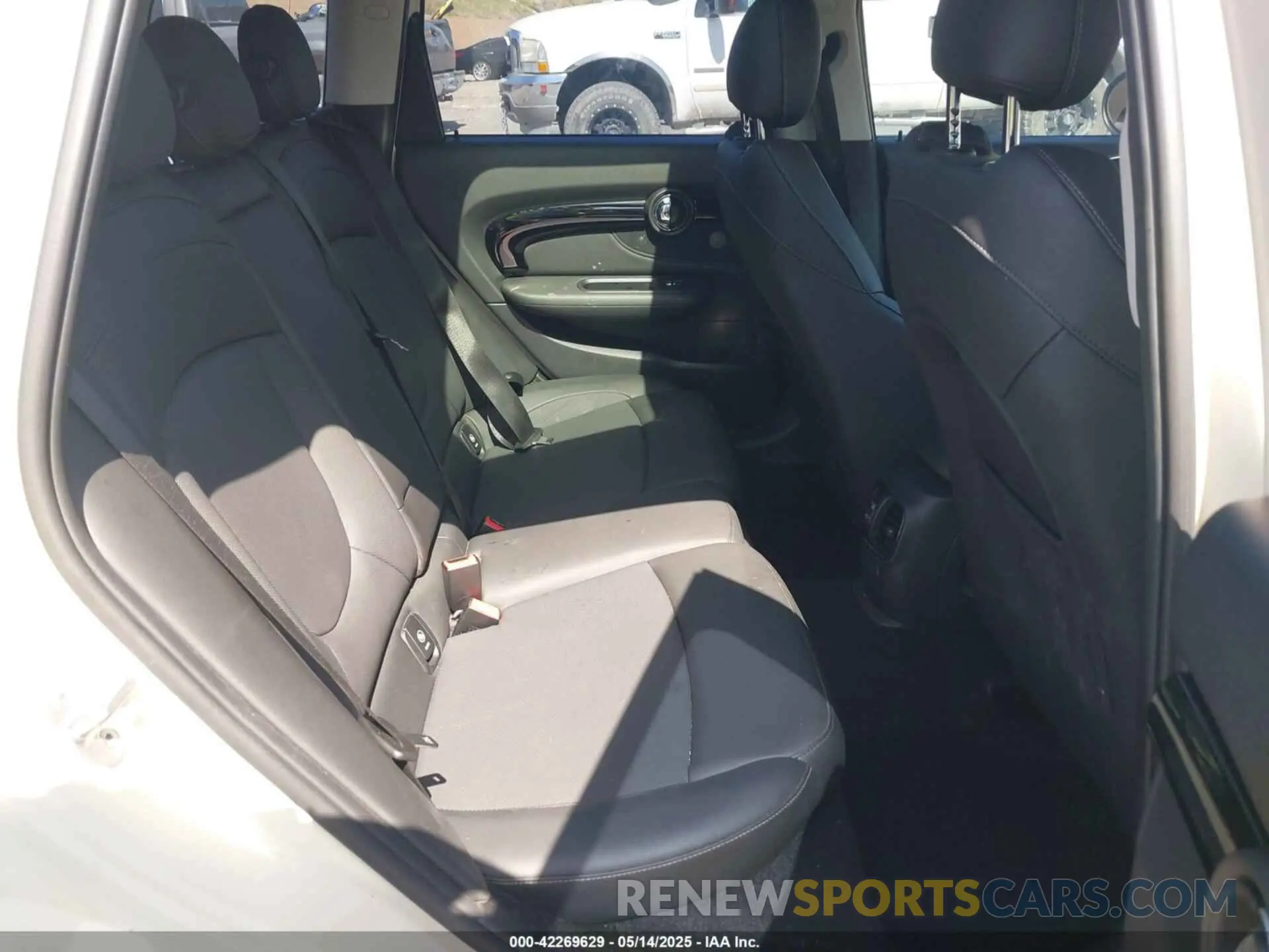 8 Фотография поврежденного автомобиля WMWLV7C00M2N48722 MINI CLUBMAN 2021