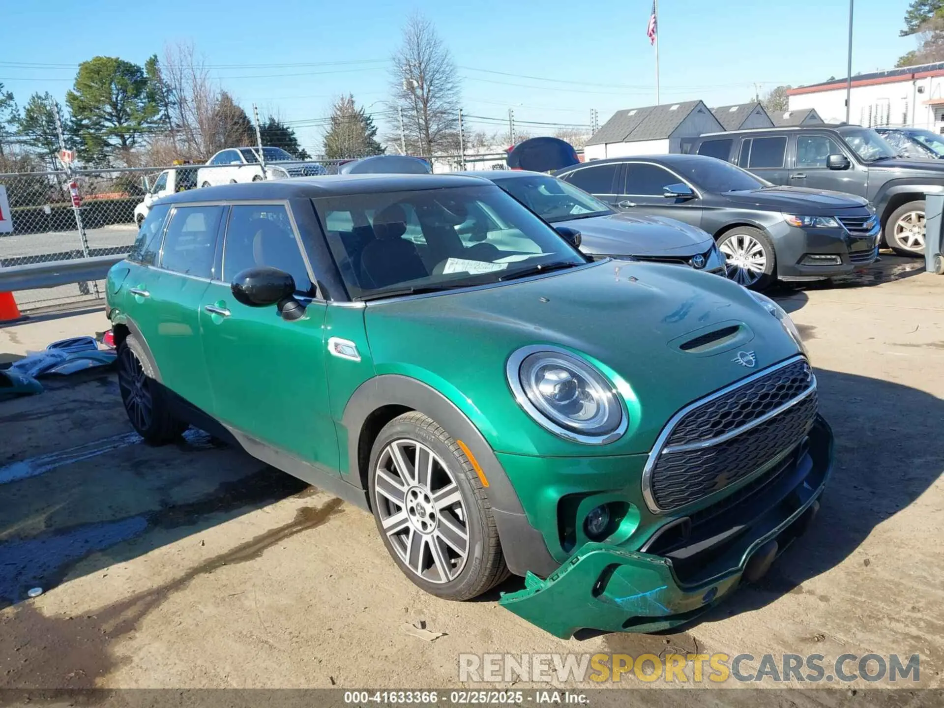 13 Photograph of a damaged car WMWLV7C07M2P42132 MINI CLUBMAN 2021
