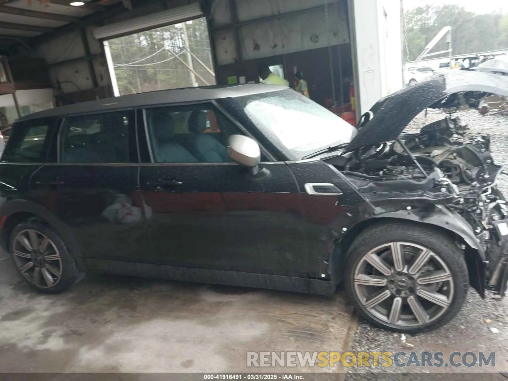 13 Фотография поврежденного автомобиля WMWXJ1C04P2T14811 MINI CLUBMAN 2023
