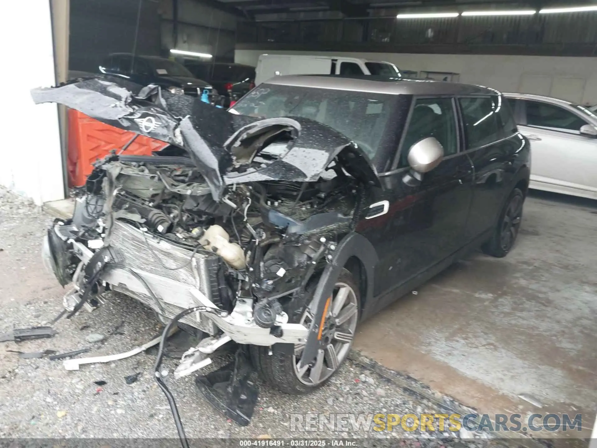 2 Фотография поврежденного автомобиля WMWXJ1C04P2T14811 MINI CLUBMAN 2023