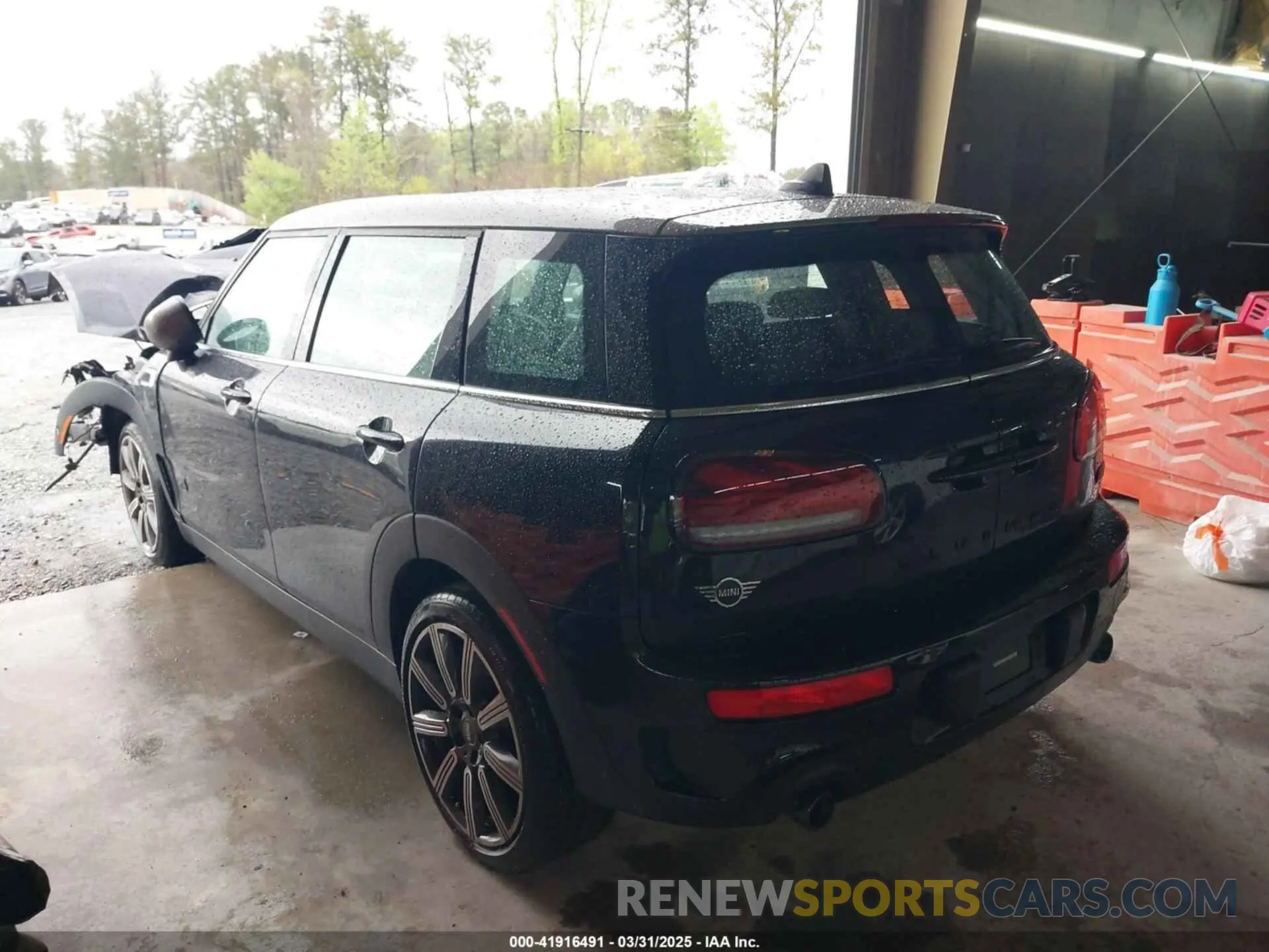 3 Фотография поврежденного автомобиля WMWXJ1C04P2T14811 MINI CLUBMAN 2023