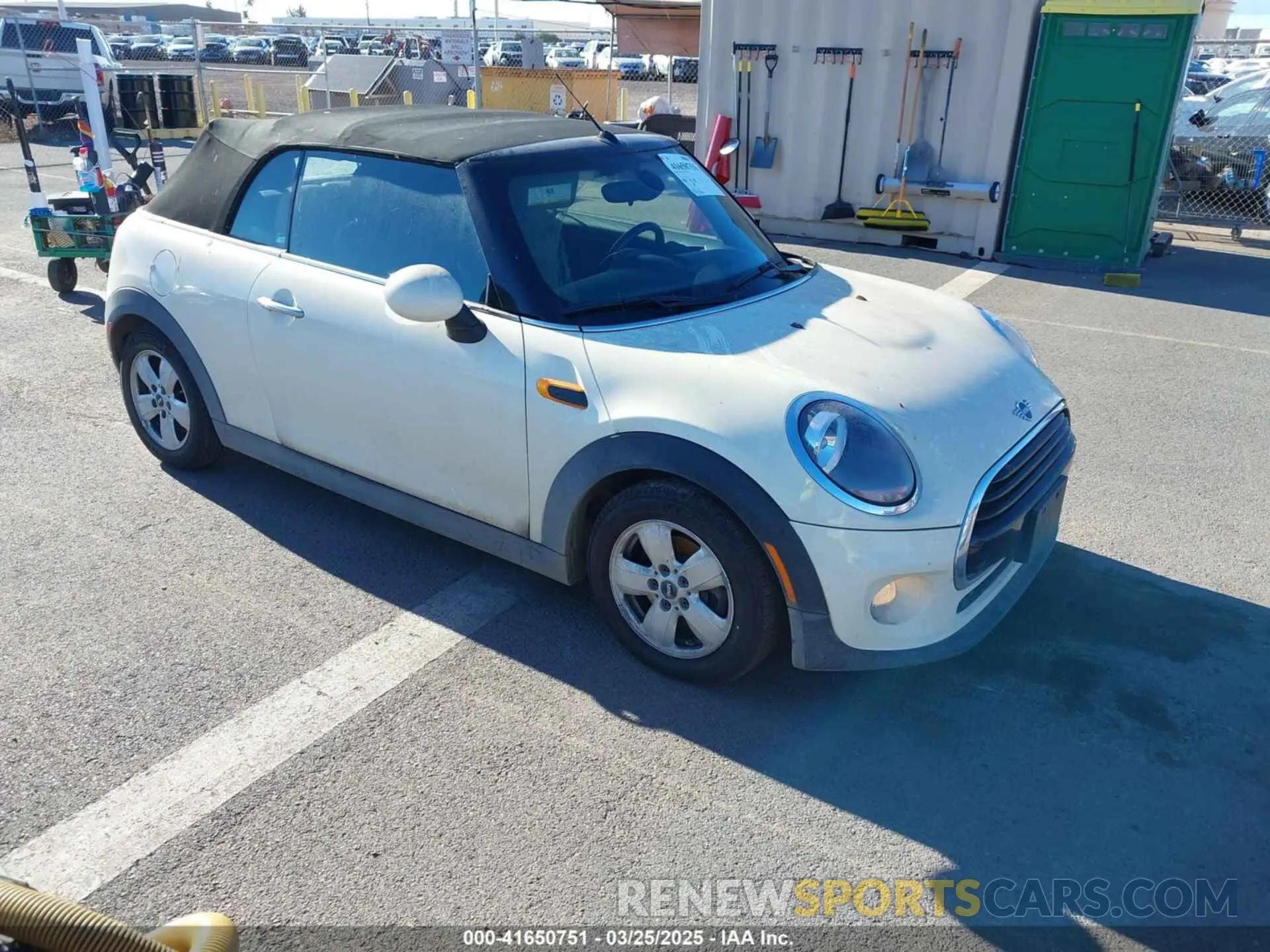 1 Photograph of a damaged car WMWWG5C52K3D01641 MINI CONVERTIBLE 2019