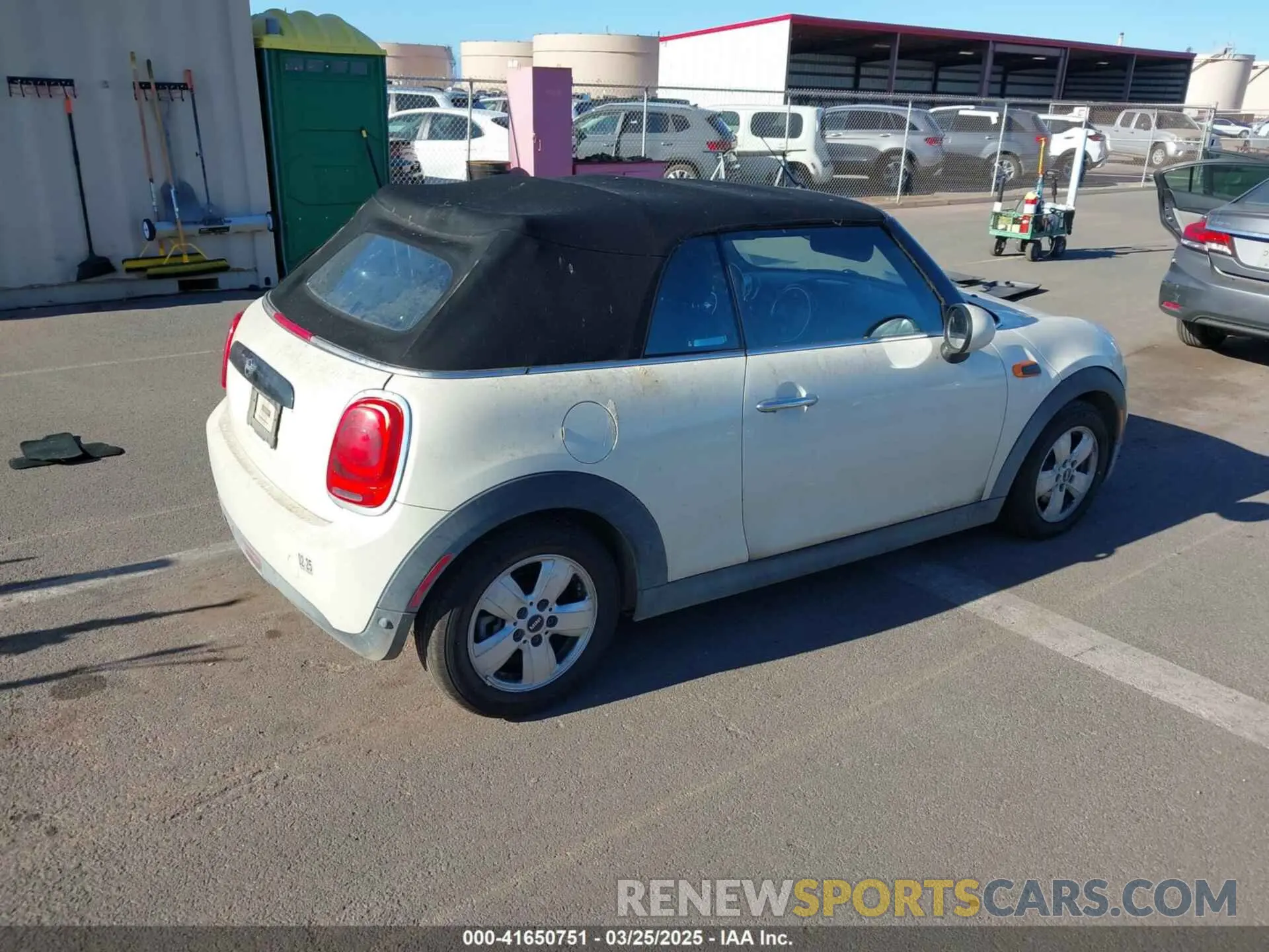 4 Photograph of a damaged car WMWWG5C52K3D01641 MINI CONVERTIBLE 2019