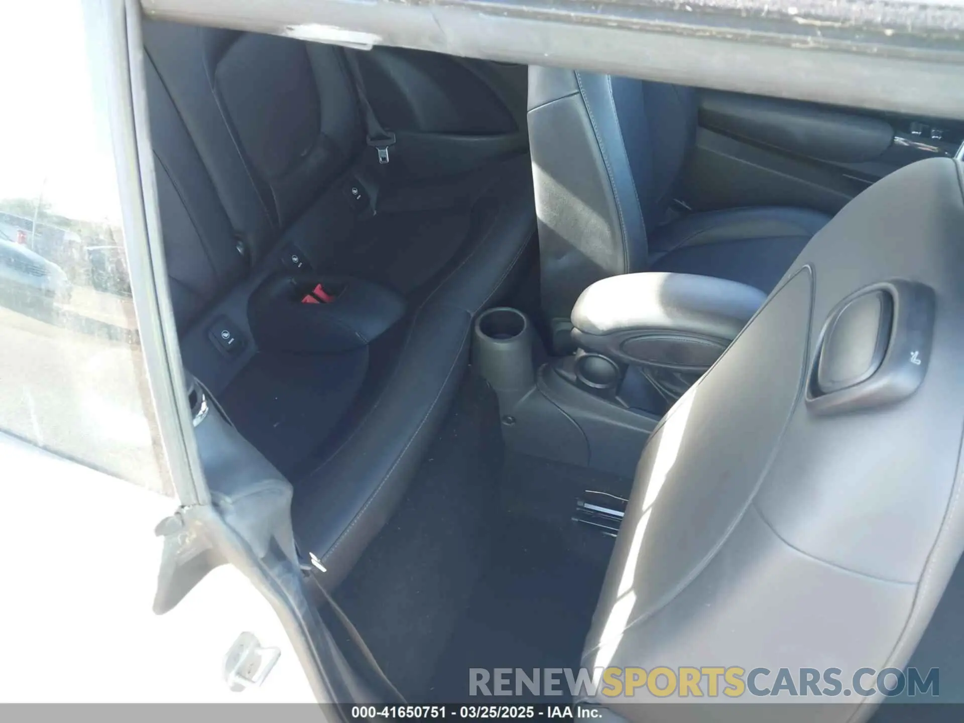 8 Photograph of a damaged car WMWWG5C52K3D01641 MINI CONVERTIBLE 2019