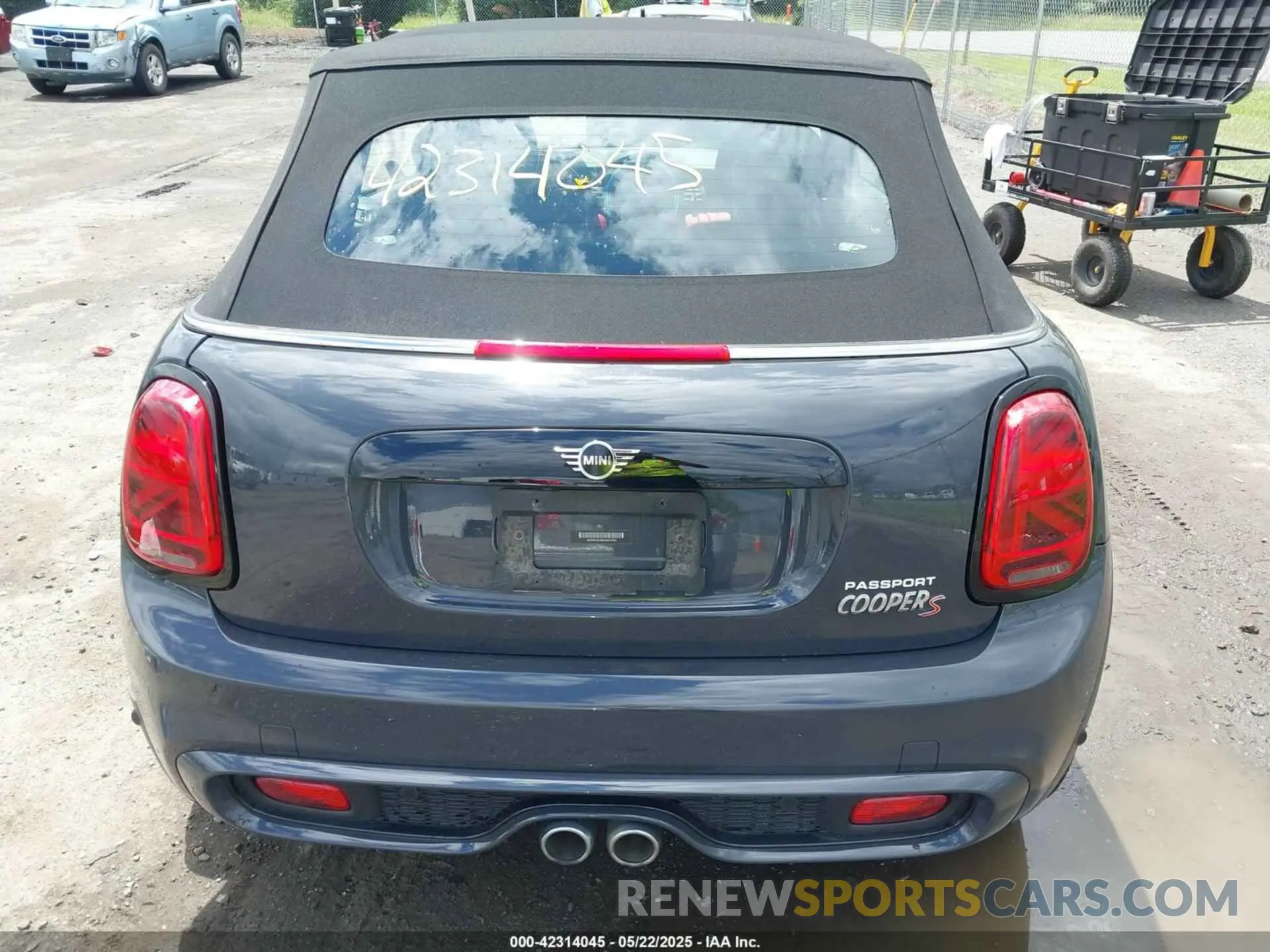 16 Photograph of a damaged car WMWWJ5C06M3M15700 MINI CONVERTIBLE 2021
