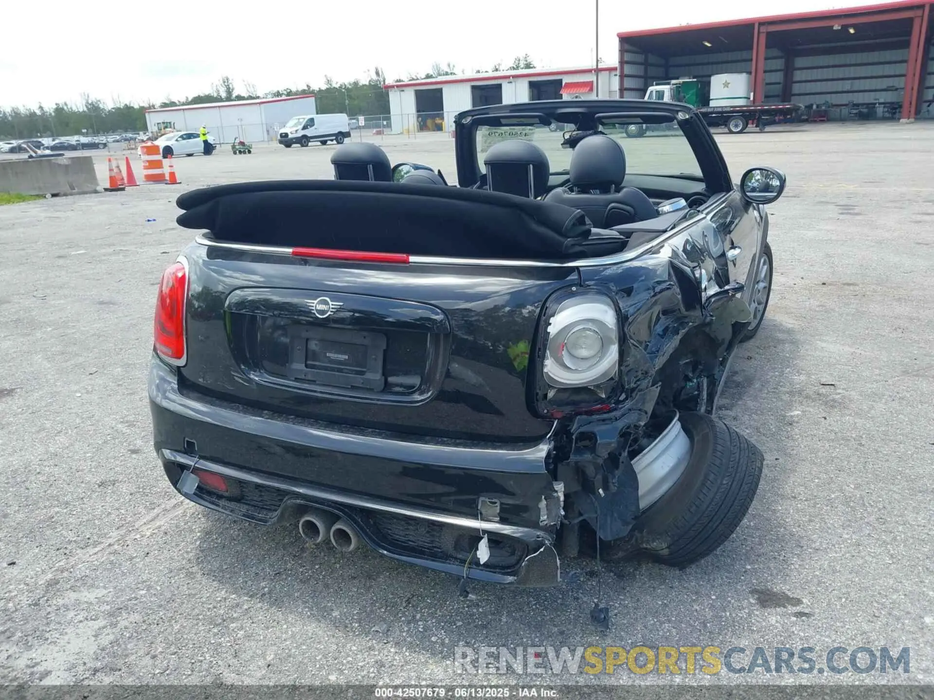 4 Photograph of a damaged car WMWWJ5C0XM3M08622 MINI CONVERTIBLE 2021