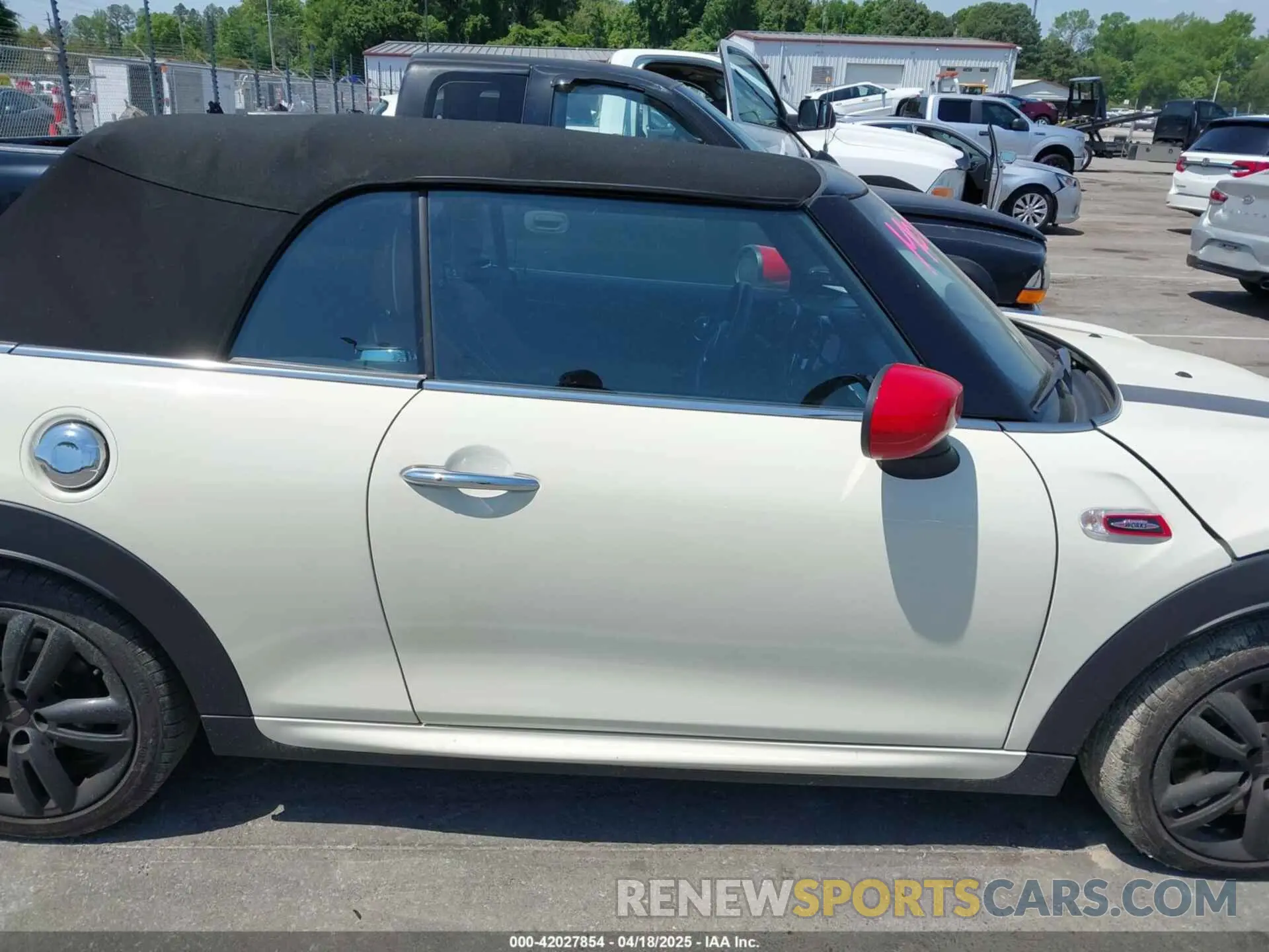 12 Photograph of a damaged car WMWWJ9C0XM3M07302 MINI CONVERTIBLE 2021
