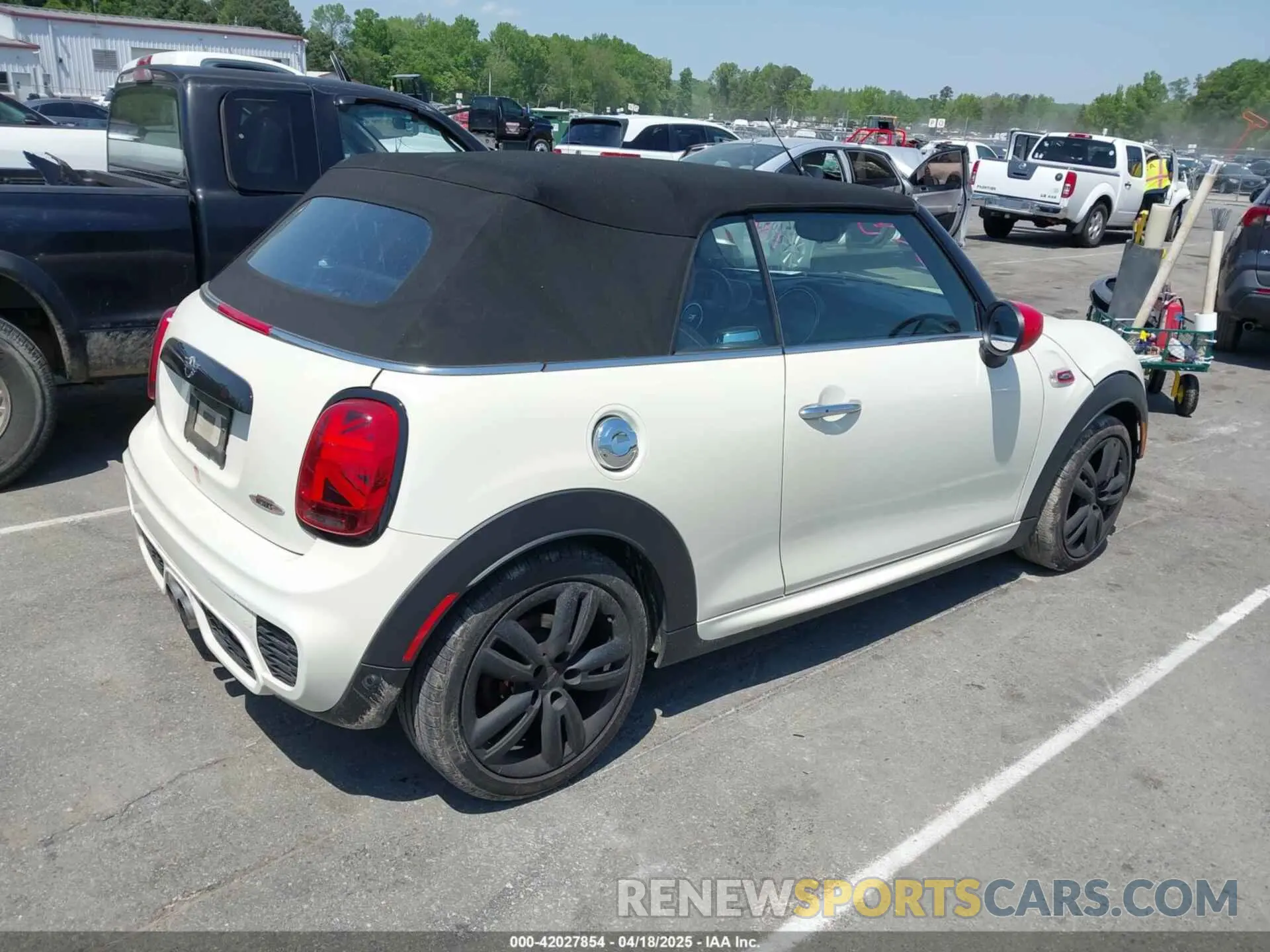 4 Photograph of a damaged car WMWWJ9C0XM3M07302 MINI CONVERTIBLE 2021
