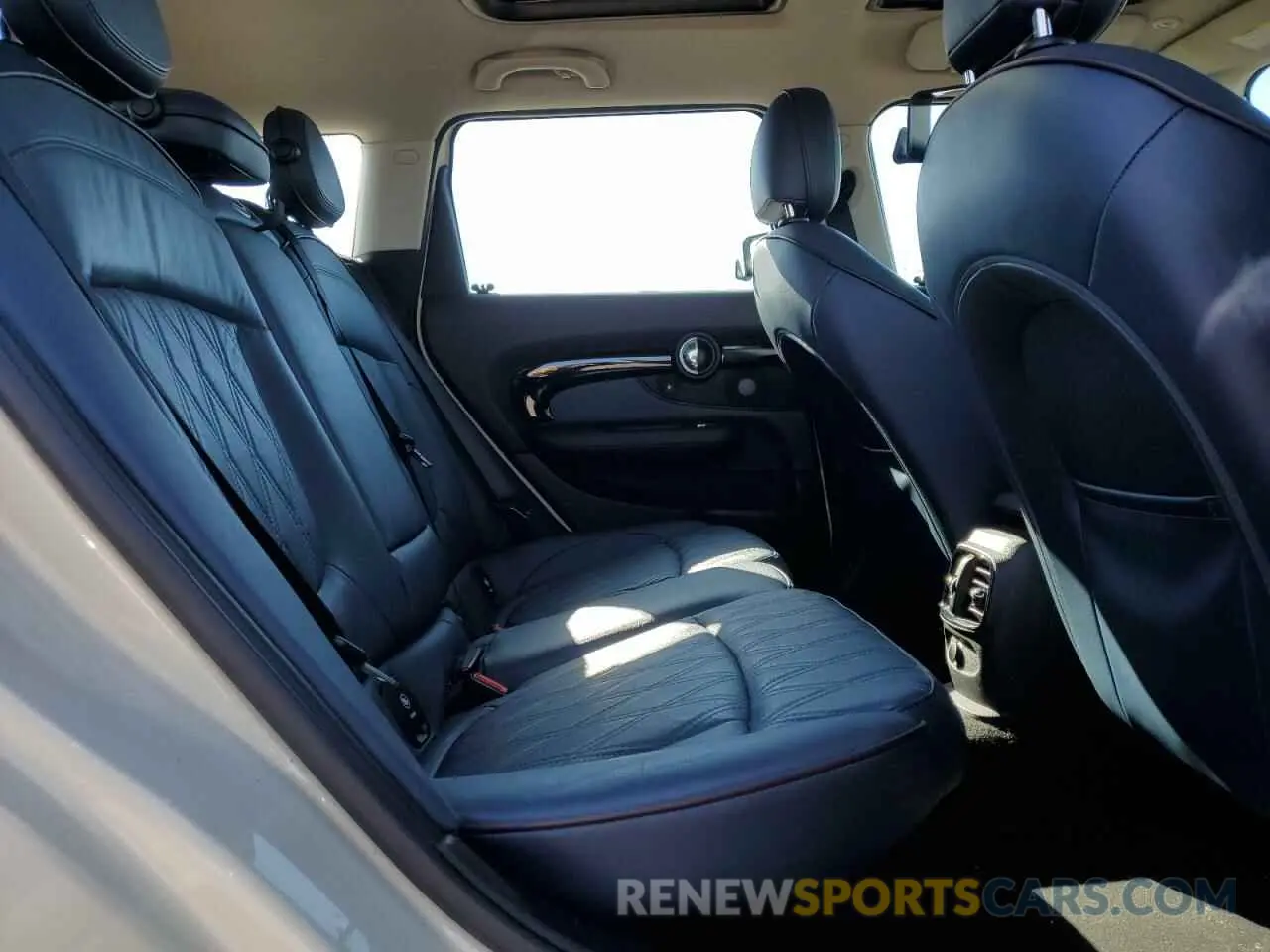 10 Photograph of a damaged car WMWLN5C53K2E34861 MINI COOPER 2019