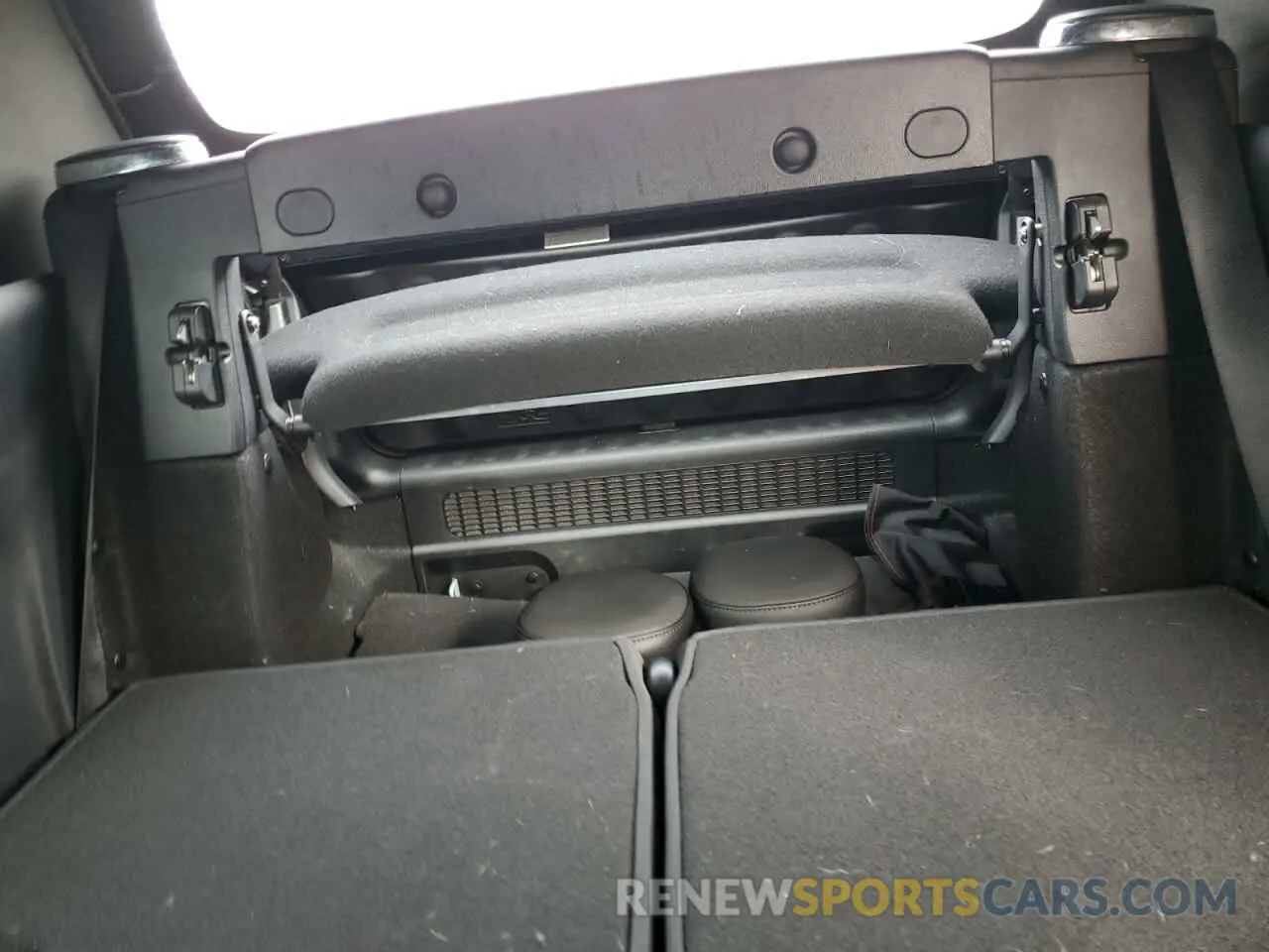 10 Photograph of a damaged car WMWWG5C58K3H09058 MINI COOPER 2019