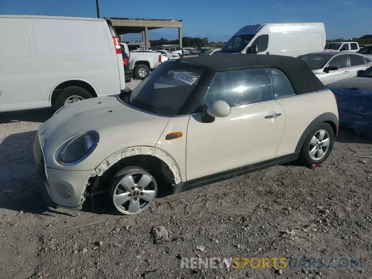 1 Photograph of a damaged car WMWWG5C59K3D01832 MINI COOPER 2019